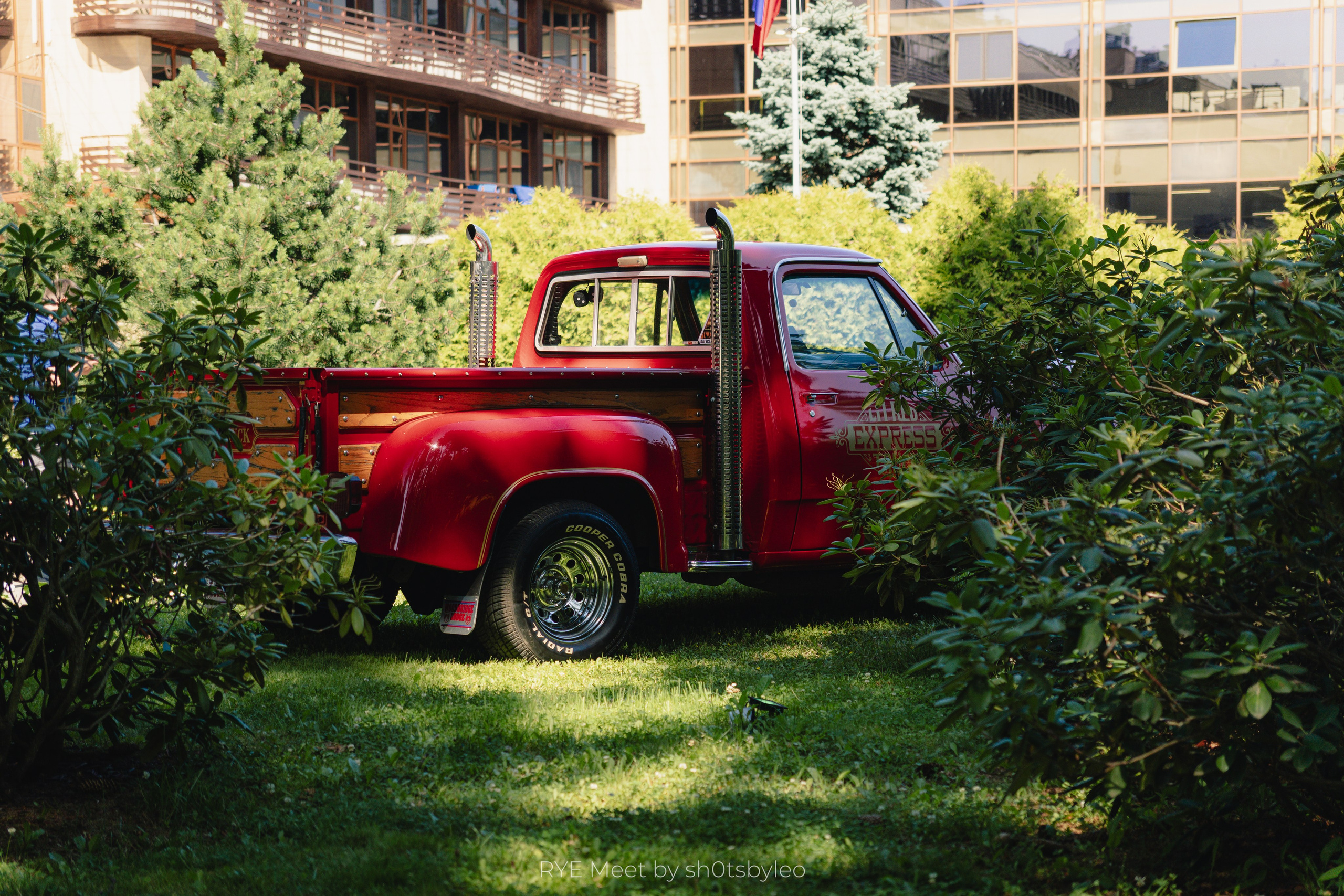 Масштабный летний фестиваль RYE Meet — встреча клуба любителей автомобилей старше 25-лет. Автомобильный фотограф Антон Цырулев