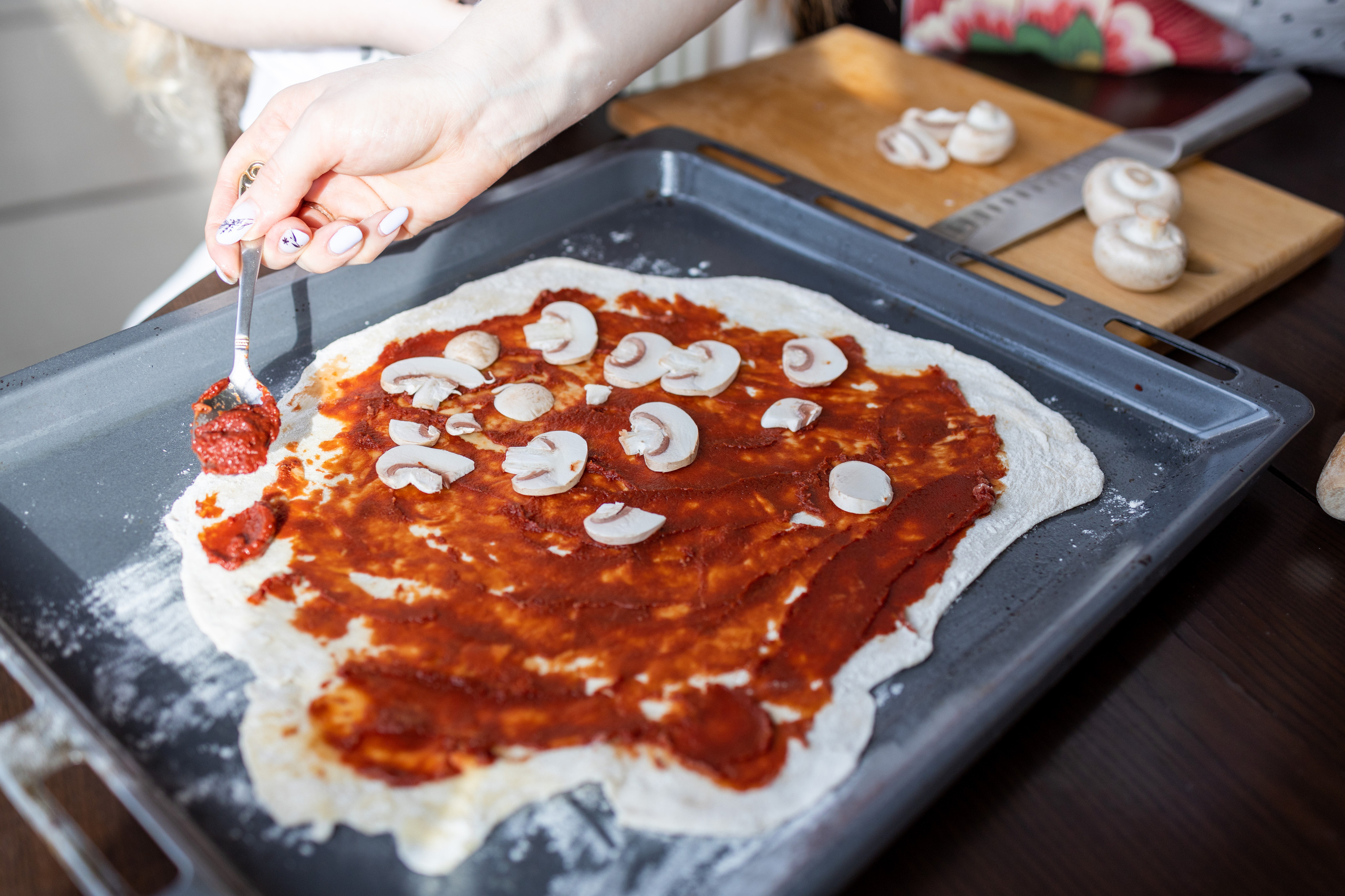 Пицца вкуснее, когда её готовят мама с дочкой. Репортажный и студийный фотограф в Москве — Софи