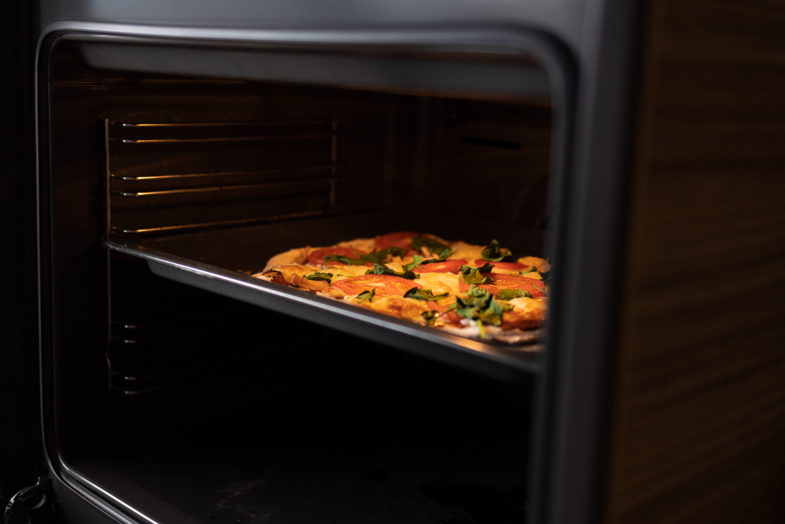 Пицца вкуснее, когда её готовят мама с дочкой. Репортажный и студийный фотограф в Москве — Софи