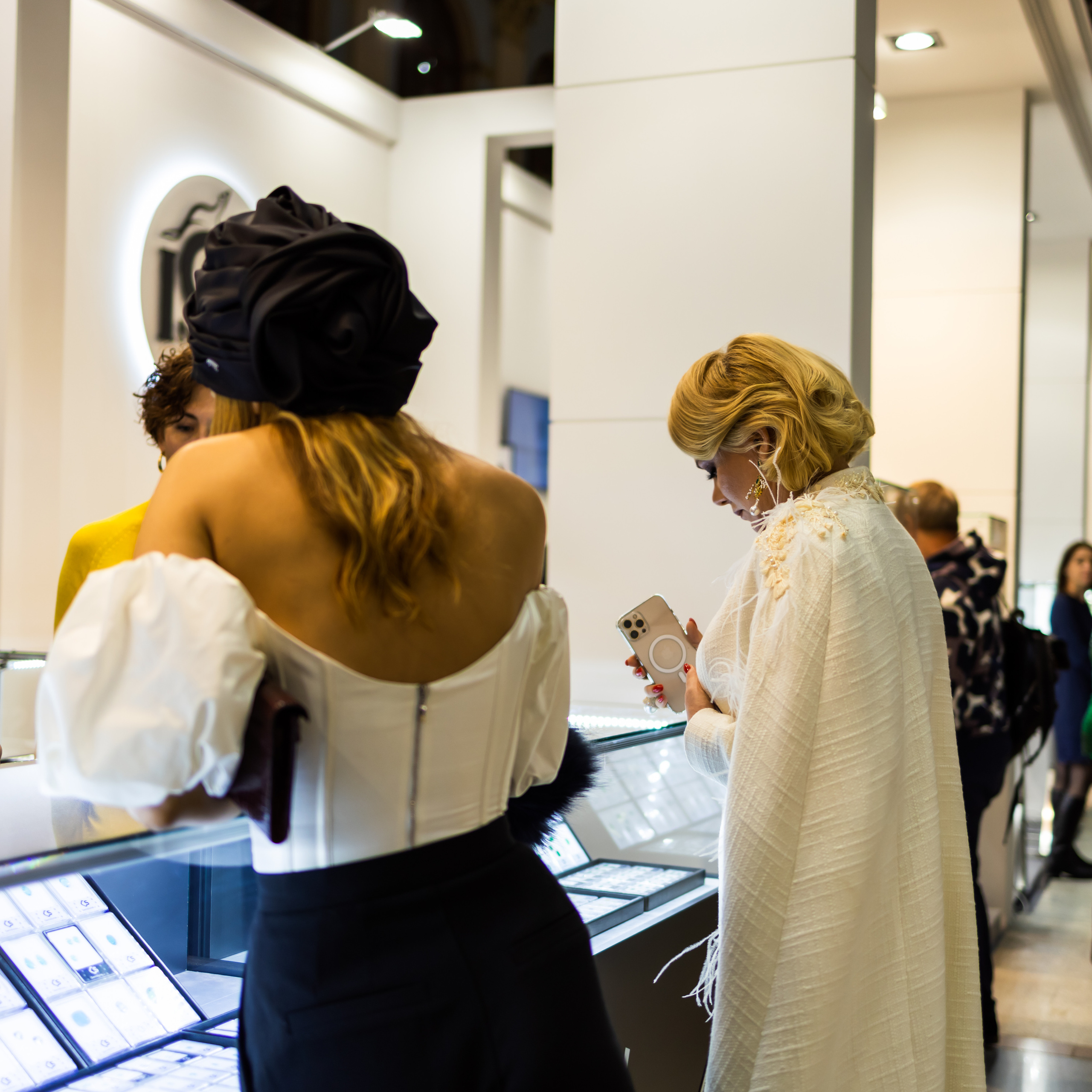 47 Антикварный салон на Манежной. Репортажный и студийный фотограф в Москве — Софи