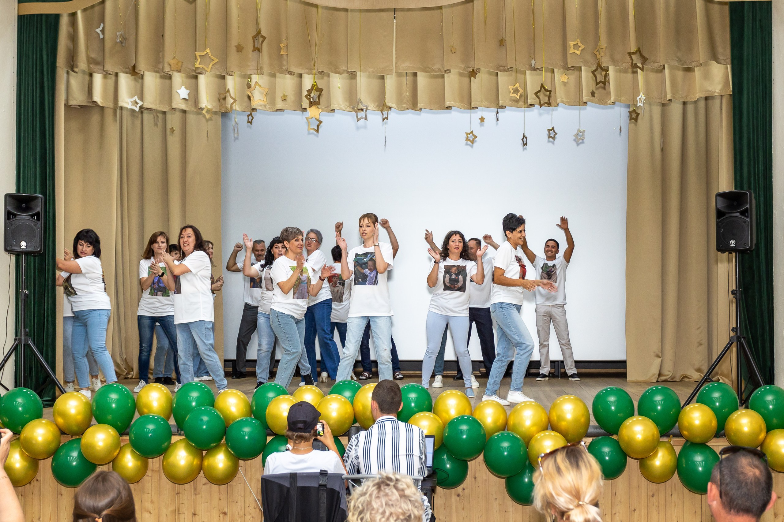 Вручение аттестата и выпускной вечер. Выпускные альбомы Майкоп, Краснодар Елена Золотарева