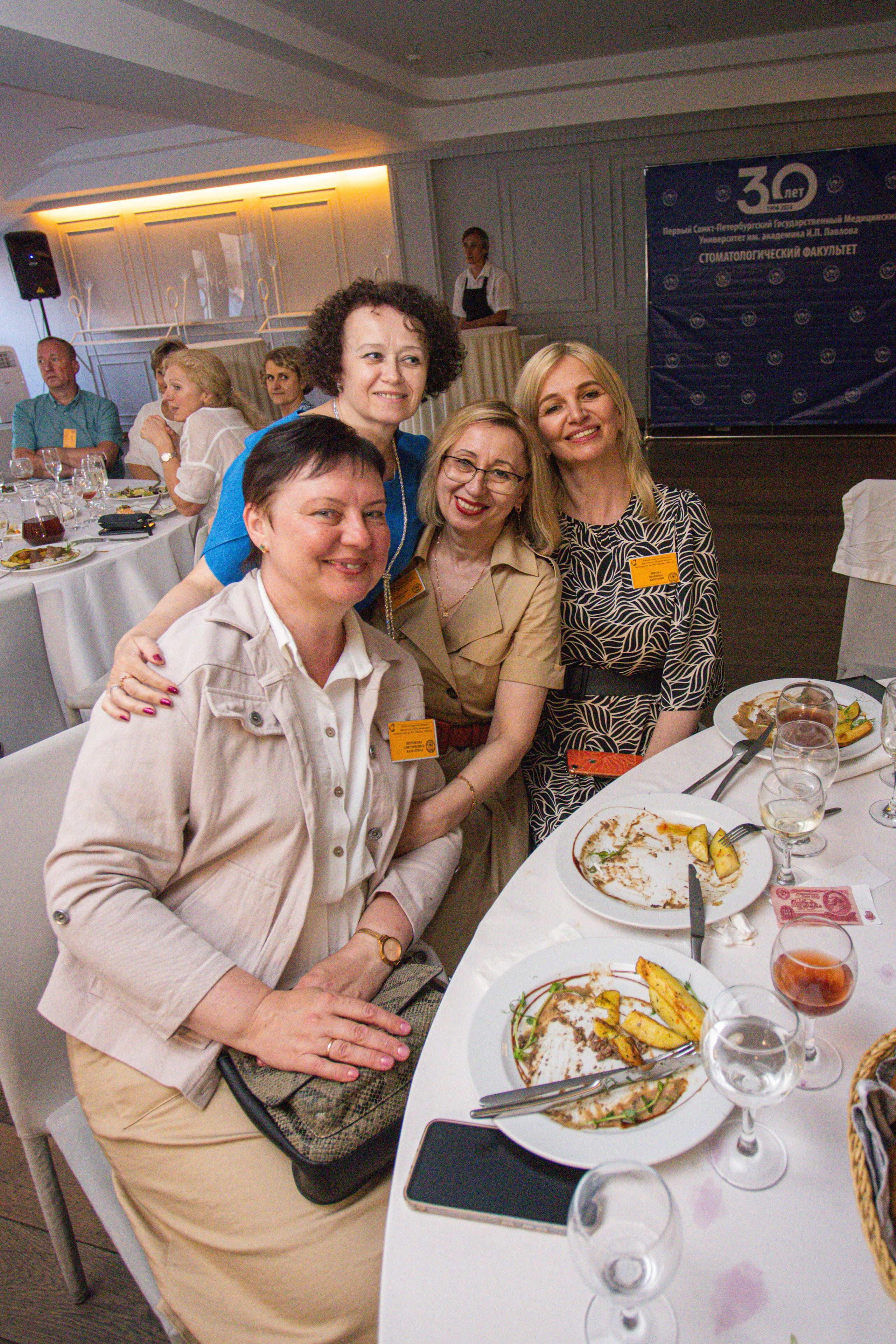 Встреча выпускников. Стоматологи СПб. Семейный фотограф в Вышнем Волочке — Ульяна Иванова | Фотосессии для всей семьи