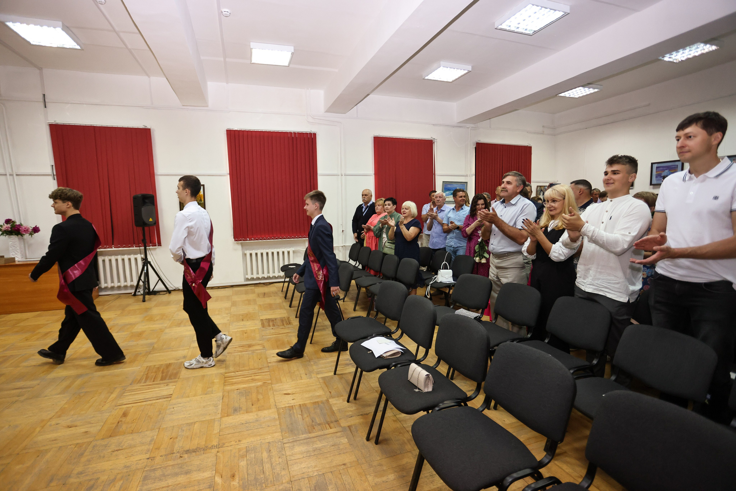 Вручение аттестатов. Школа № 7, выпускники 11 класса 2023 г. Студия выпускных альбомов Остров