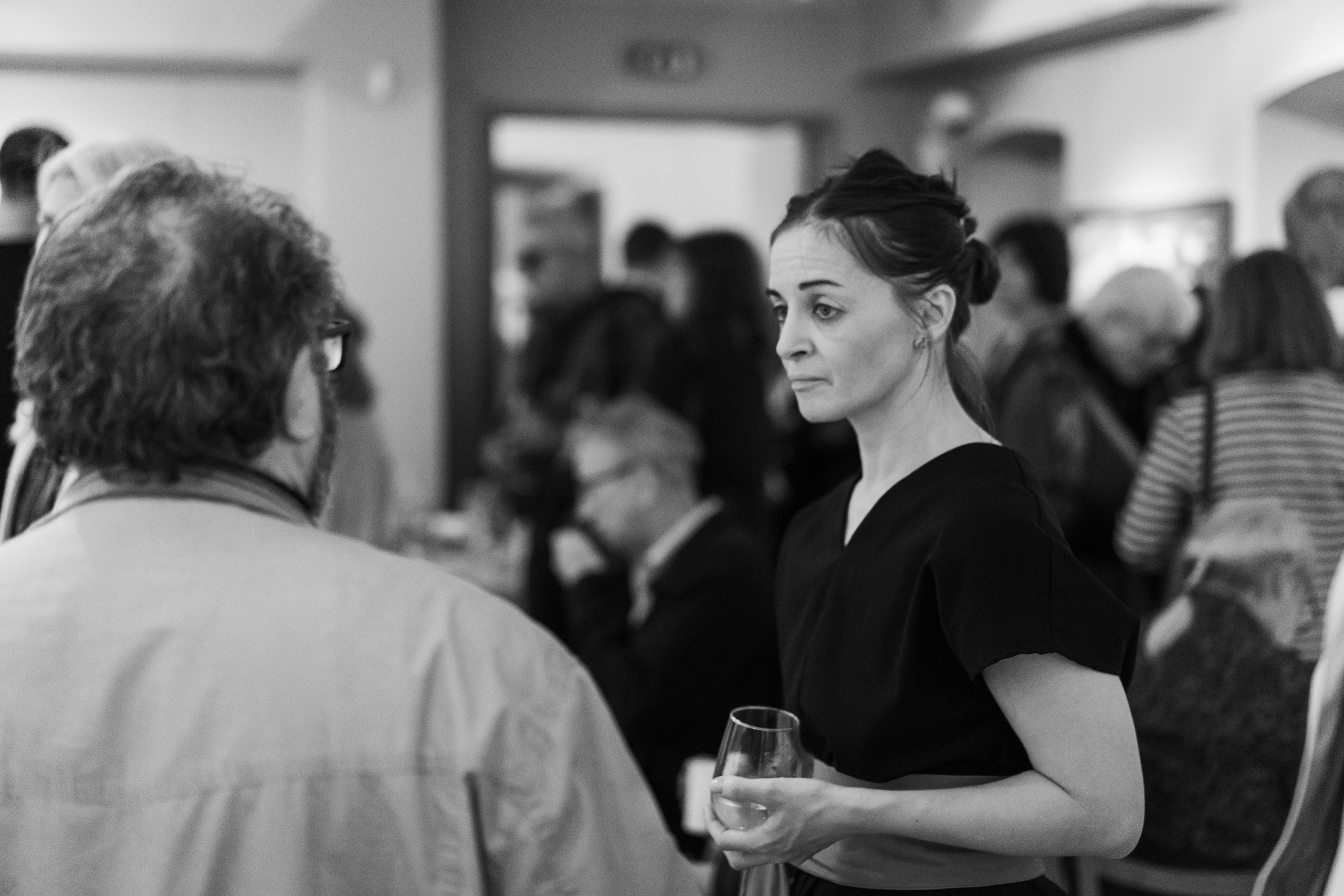 Съёмка открытия вытсавки художника Ильи Даньшина. Лиза Фирстова — самый добрый фотограф