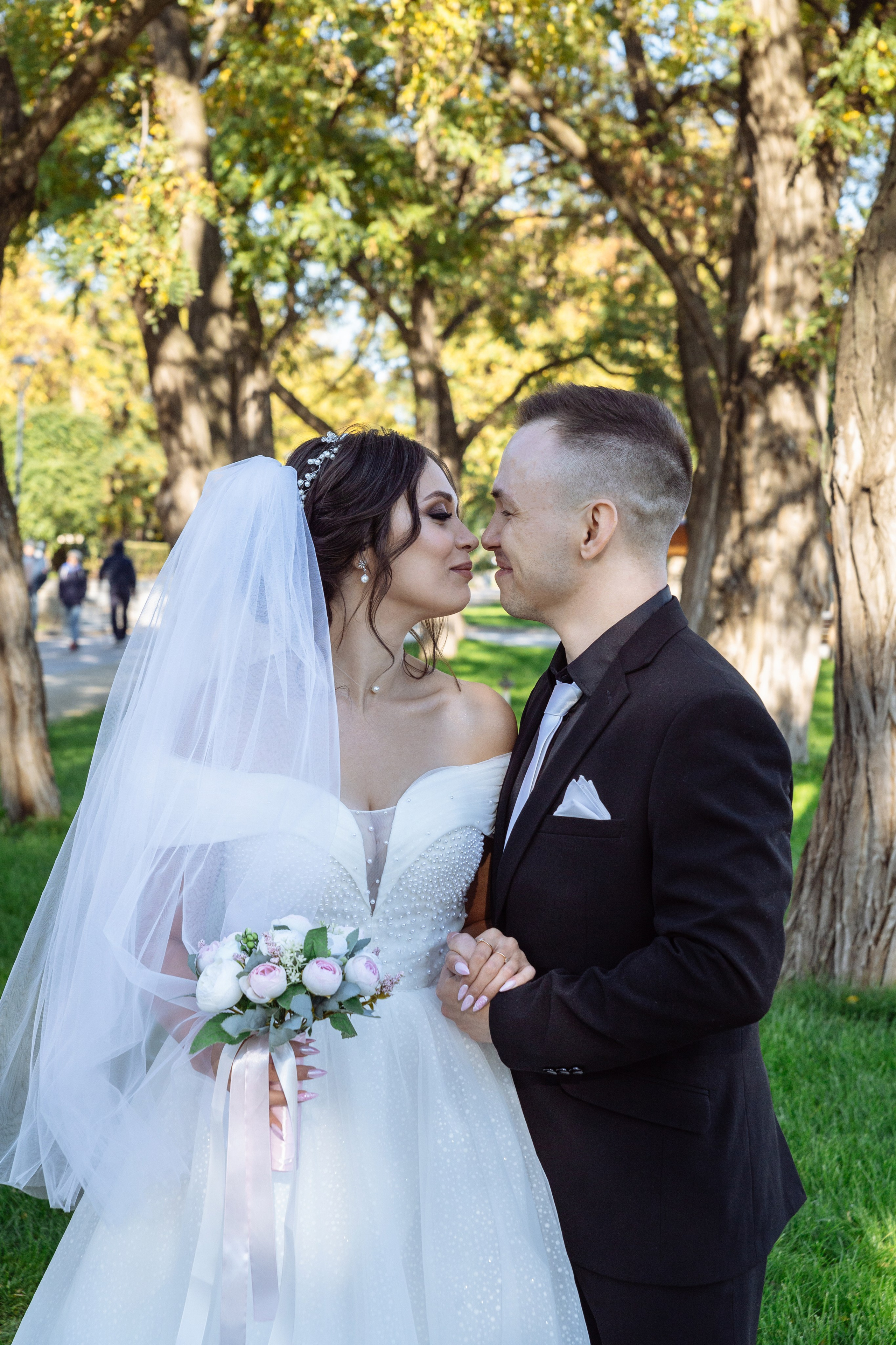 Павел, Мария — фотографии в студии и парке. Событийный фотограф Максим Бескоровайновнов