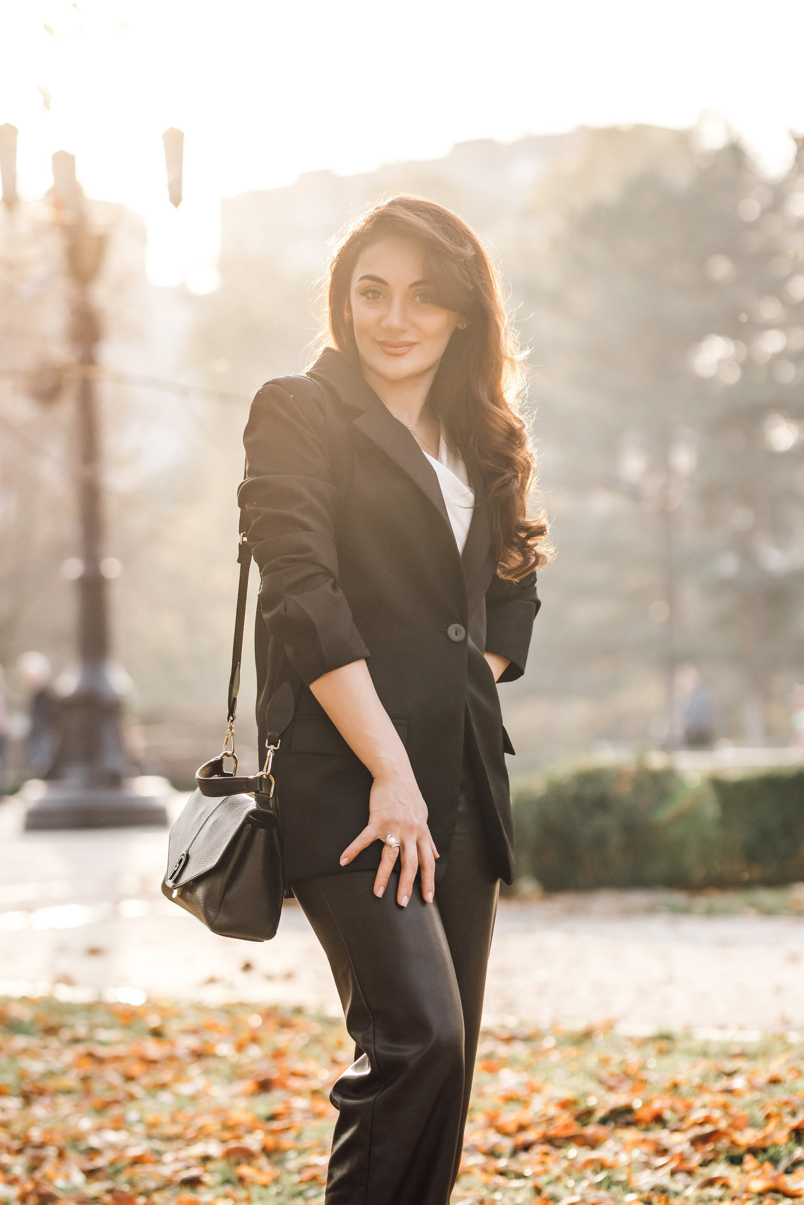 Мама и дочь, осенняя городская прогулка. Фотохудожник Наталия Кирсанова