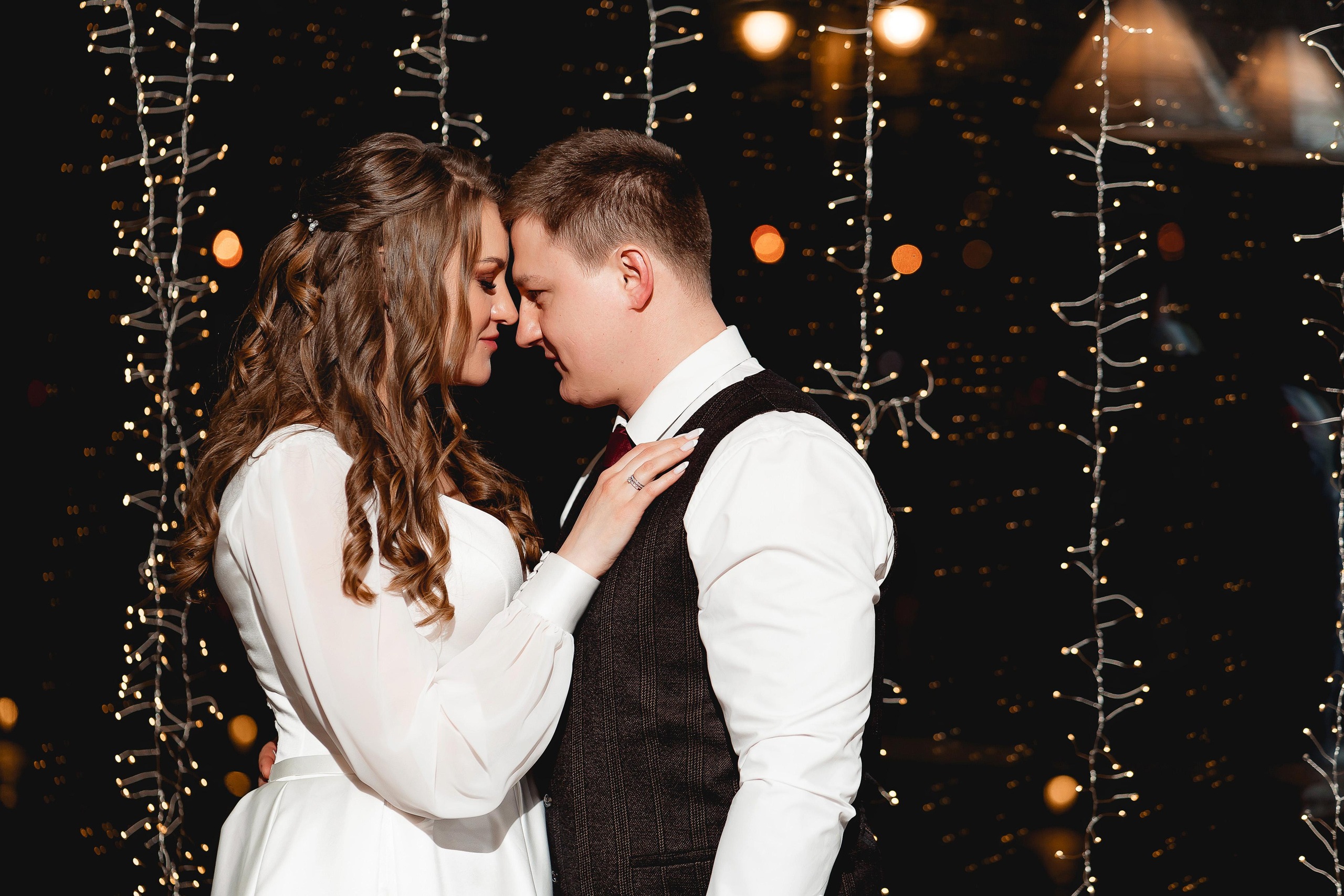 Свадебная фотосессия в Swissôtel Красные Холмы 5* для Нэлли и Ивана