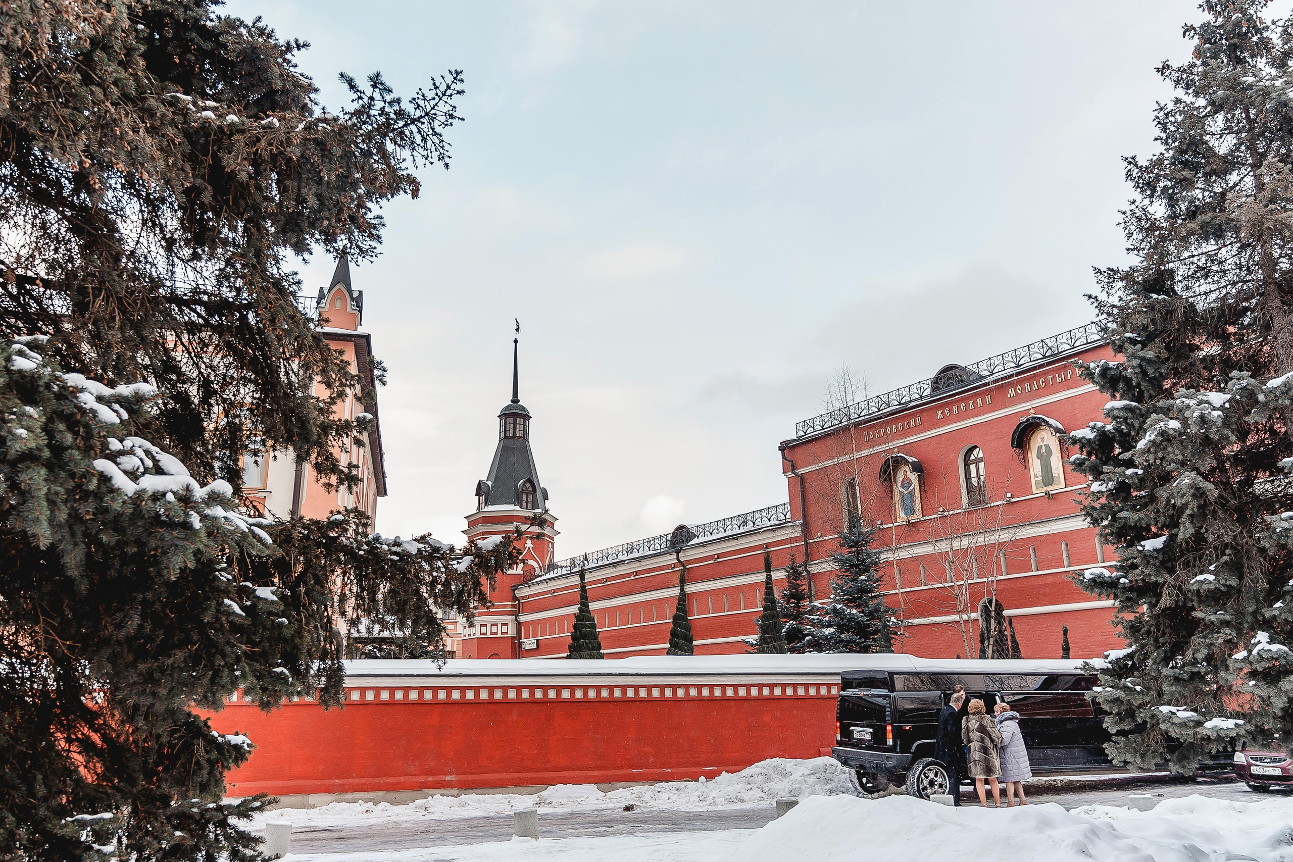 Свадебная фотосессия в Swissôtel Красные Холмы 5* для Нэлли и Ивана