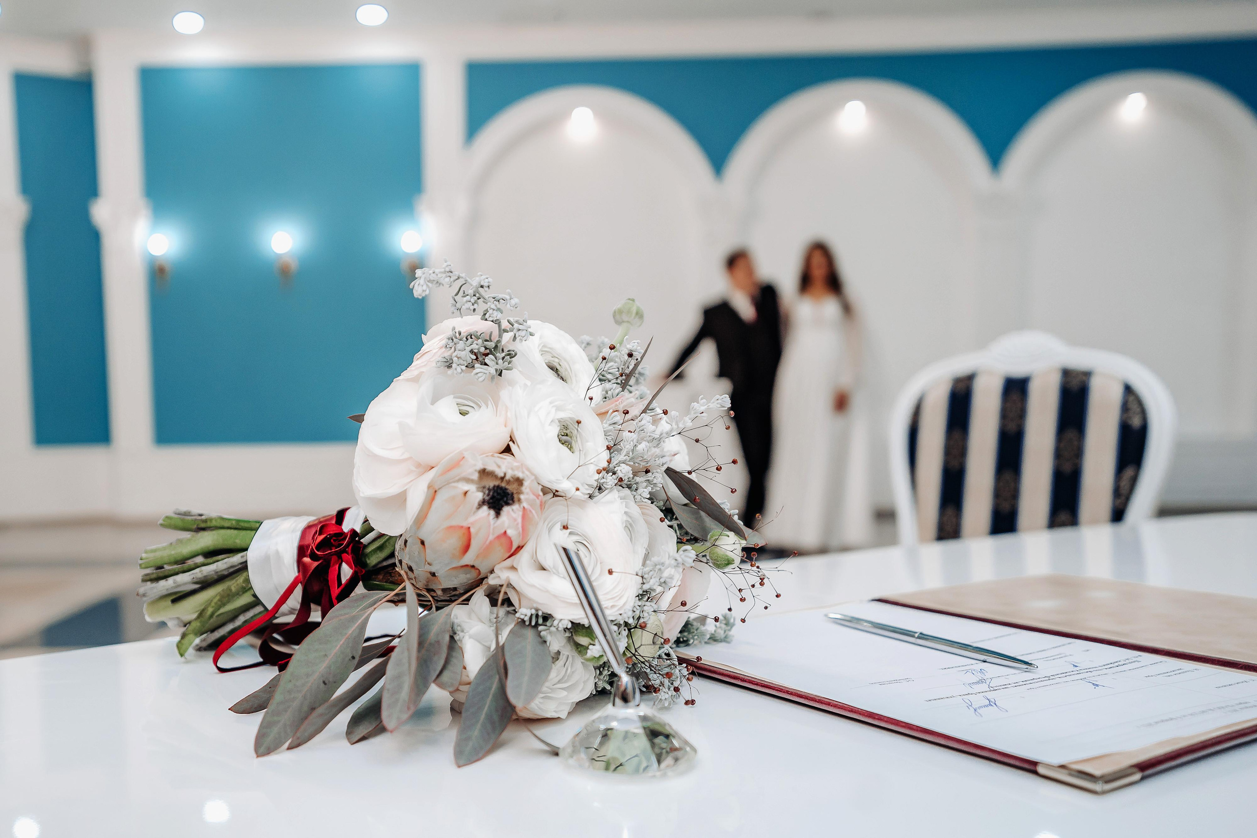 Свадебная фотосессия в Swissôtel Красные Холмы 5* для Нэлли и Ивана