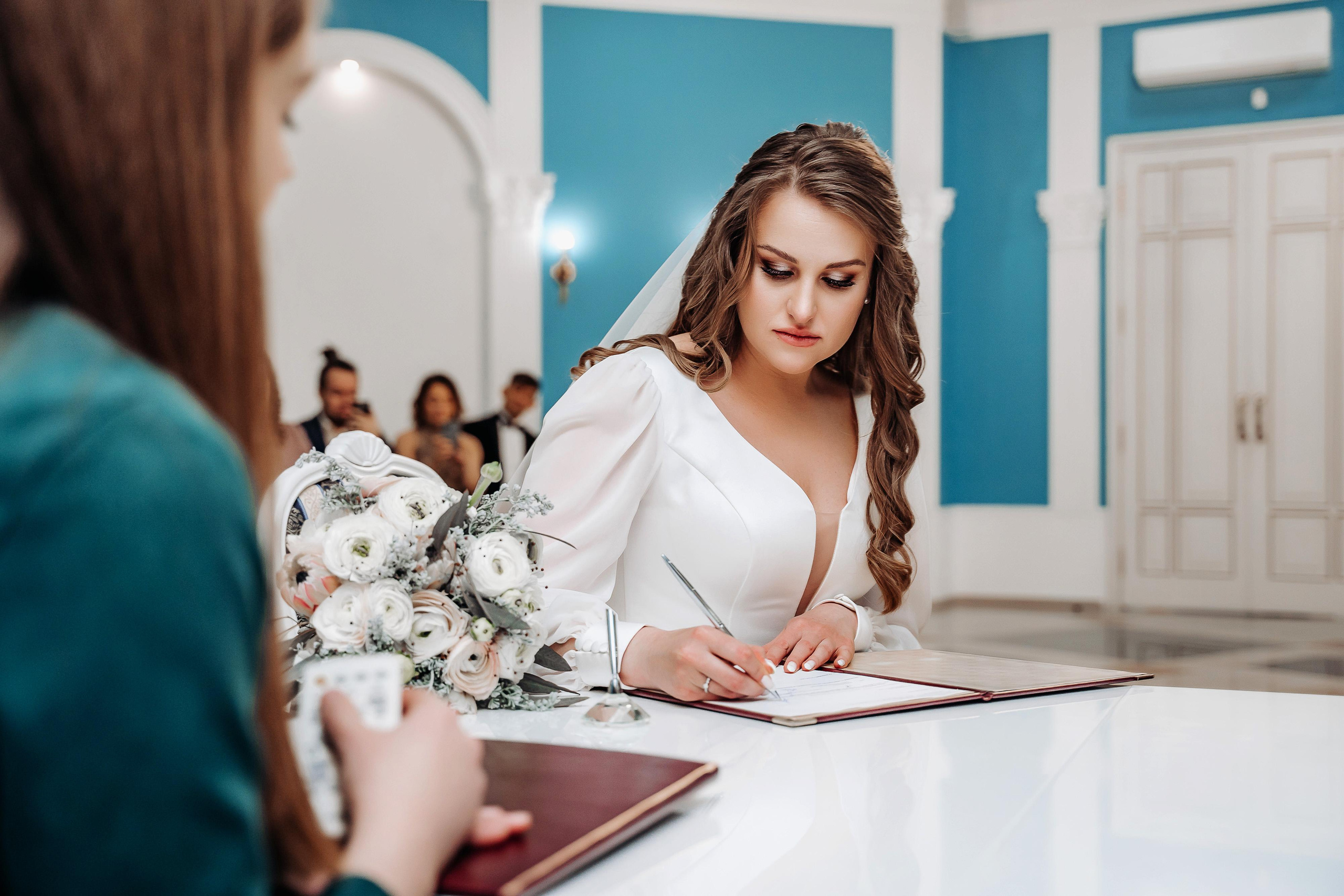 Свадебная фотосессия в Swissôtel Красные Холмы 5* для Нэлли и Ивана