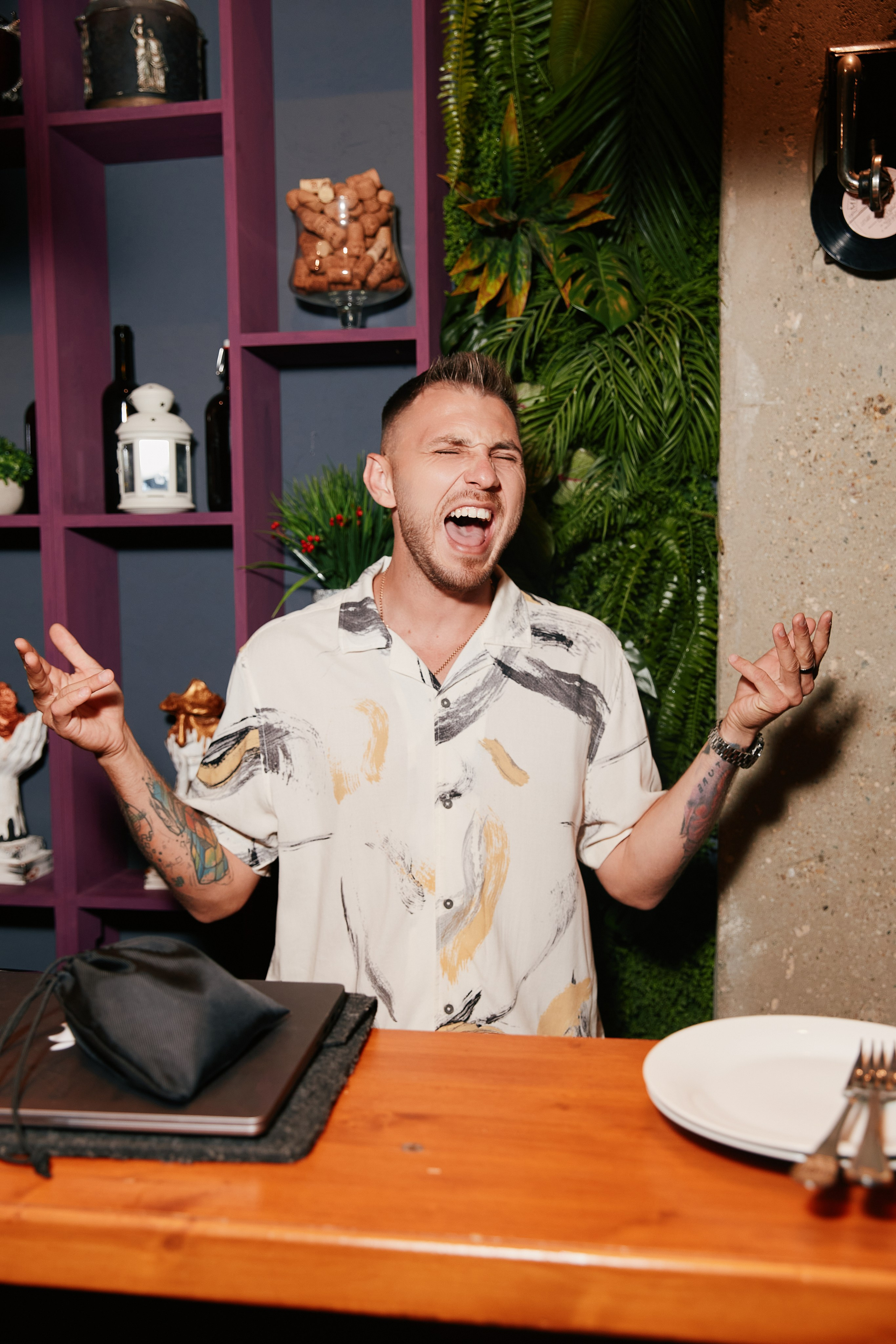 HOLIDAY IN AVRORA ROOM 10.08. Свадебный репортажный фотограф краснодар максим дремов дрёмов фотосессия студия цена