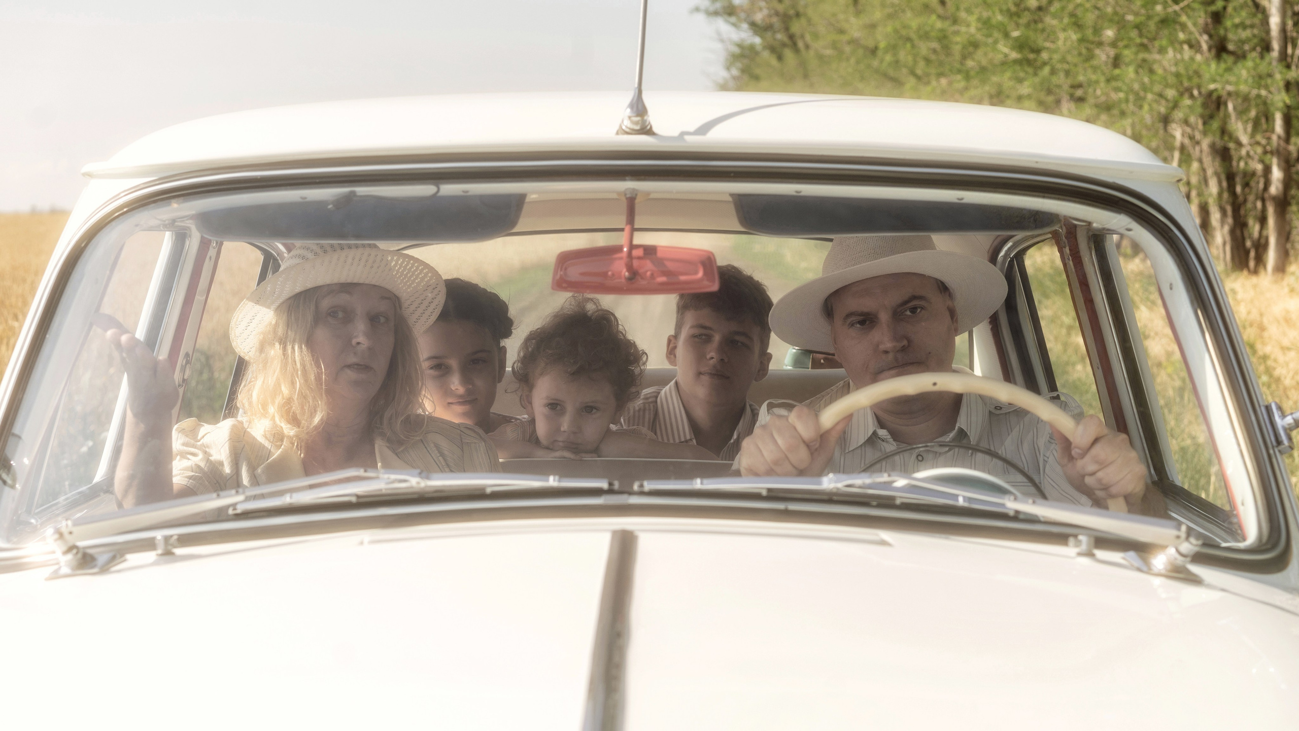 Папа купил автомобиль. Фотохудожник и фоторежиссёр Евгения Будякова