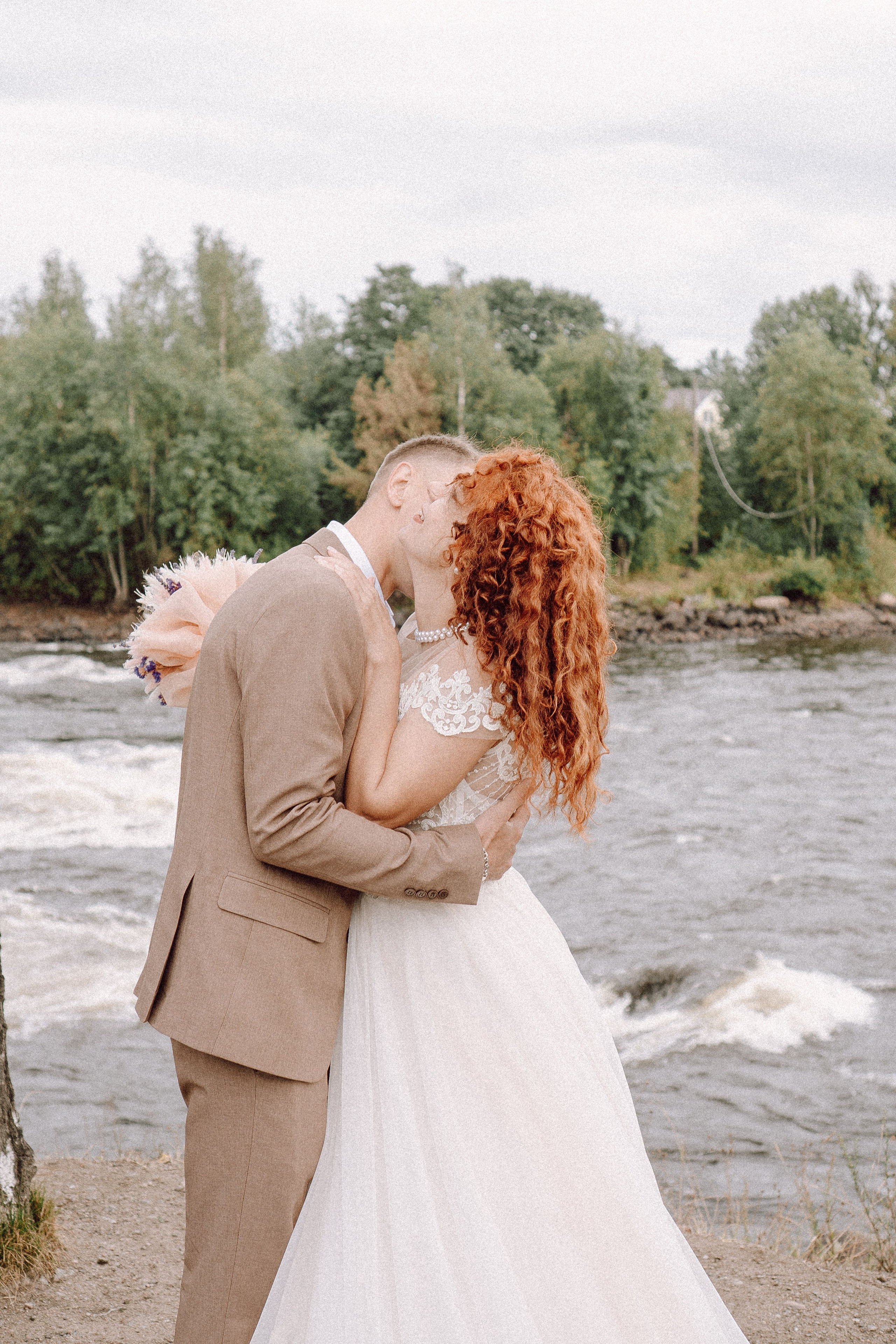 СВАДЕБНАЯ ФОТОСЕССИИЯ ПАРЫ В ГОРОДЕ ПРИОЗЕРСК В СОСНОВОМ ЛЕСУ И С ПИКАПОМ. Профессиональный фотограф, Санкт-Петербург — Виктория Богомолова