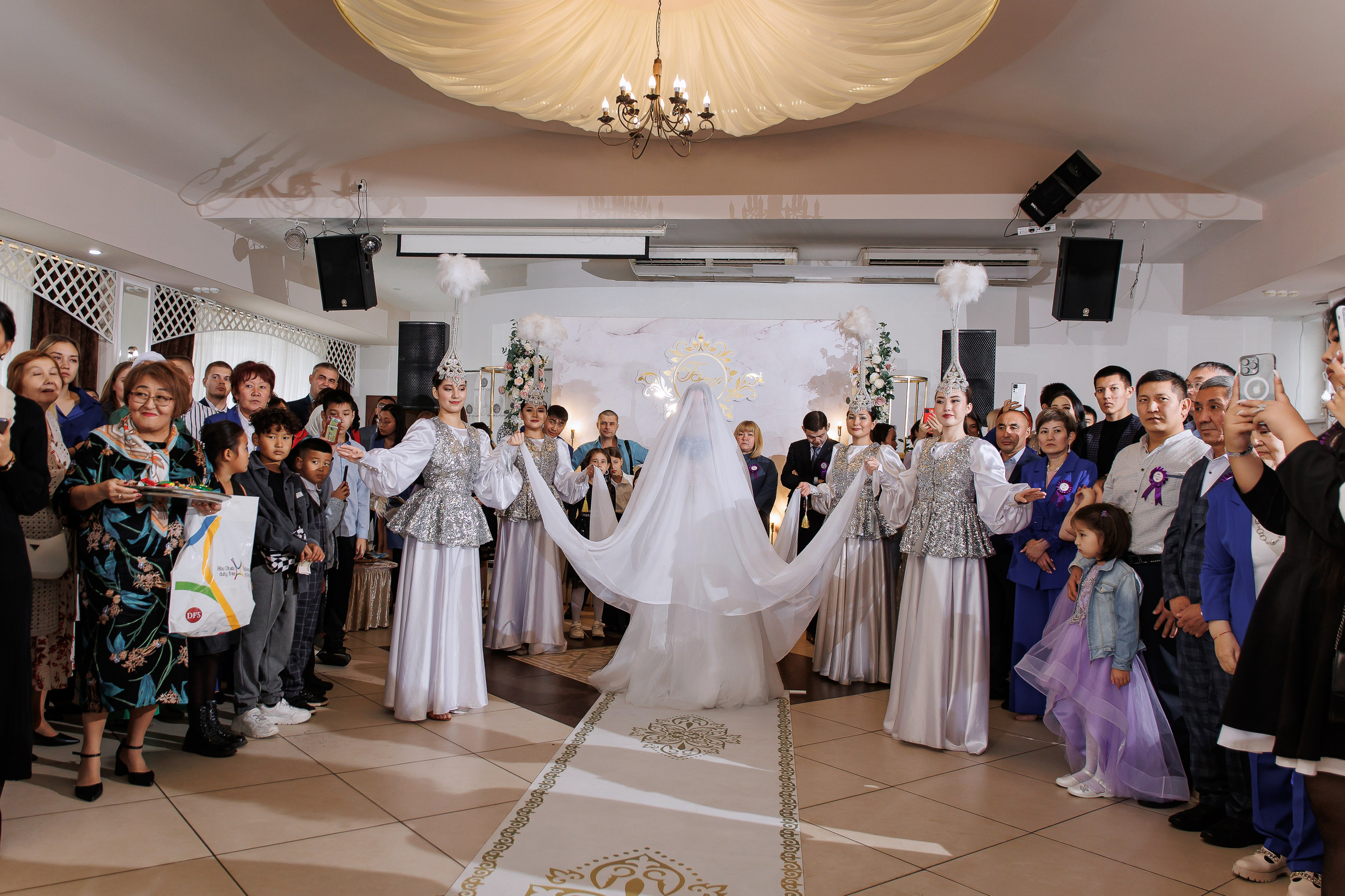 Karina & Bagdat. Anne Miller | Photographer