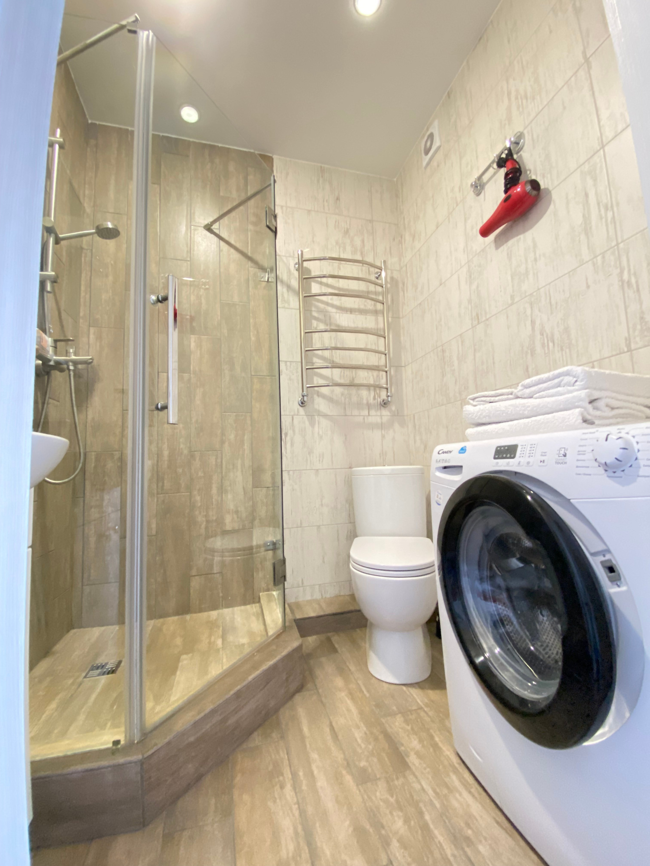 Квартира с мансардой и шикарным балконом! Вид на море и завораживающие закаты!. Квартиры посуточно, длительно в Сочи, LARA APART GROUP