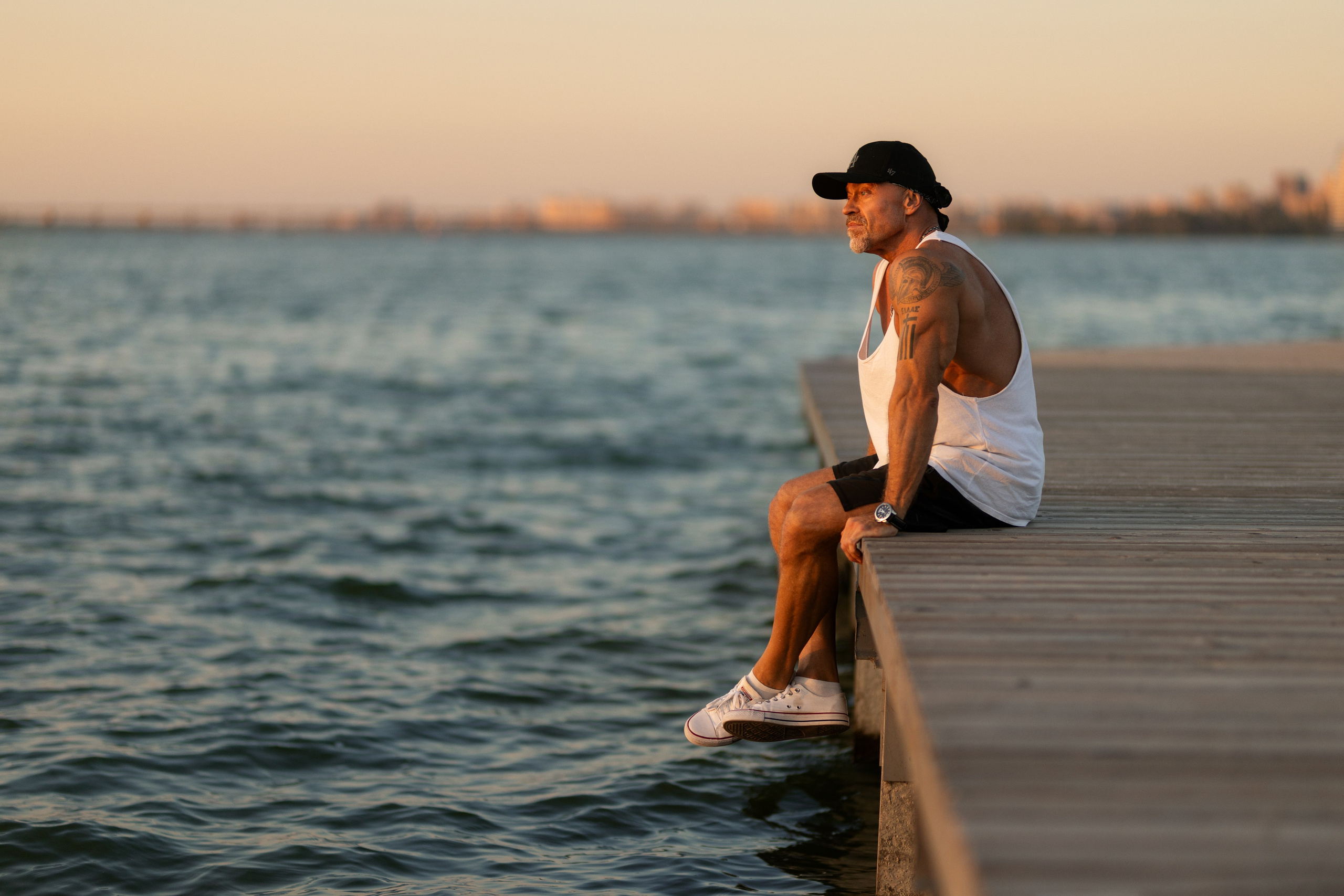 Фотосет на улице и спортплощадке с Александром для контента. Дмитрий Шульгин, портретный фотограф в Воронеже