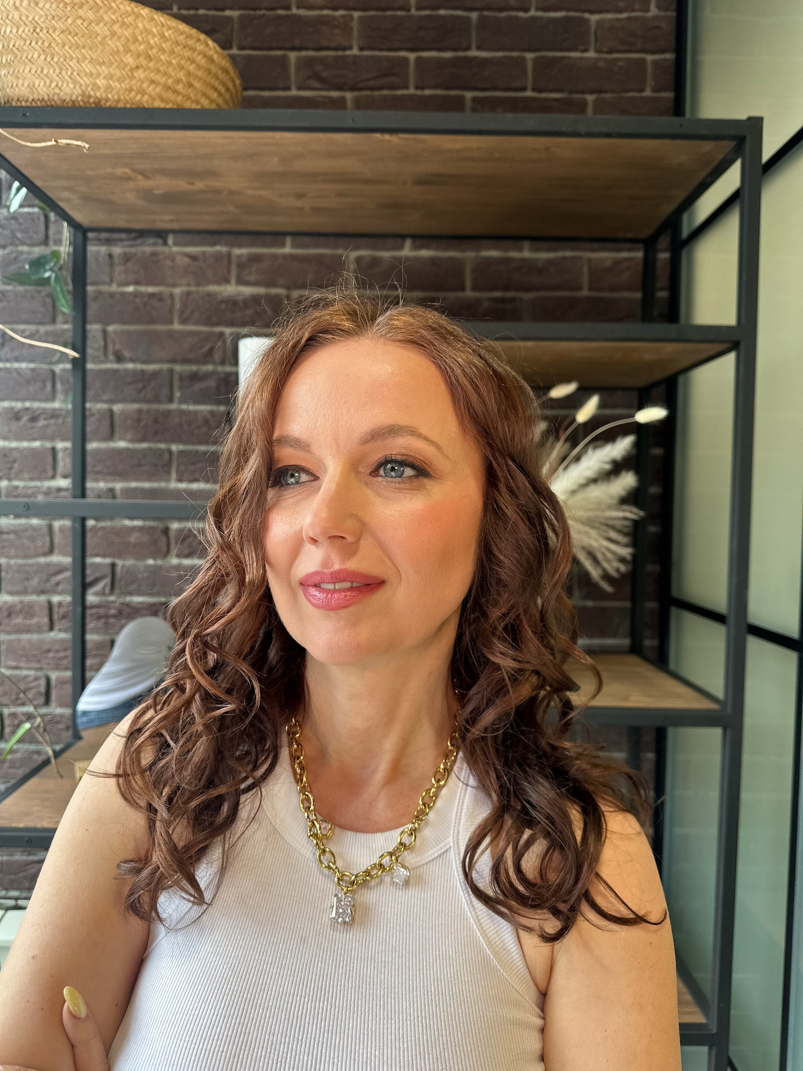 Лифтинг_макияж.Легкий, сияющий образ. Подчеркивает естественную красоту. 