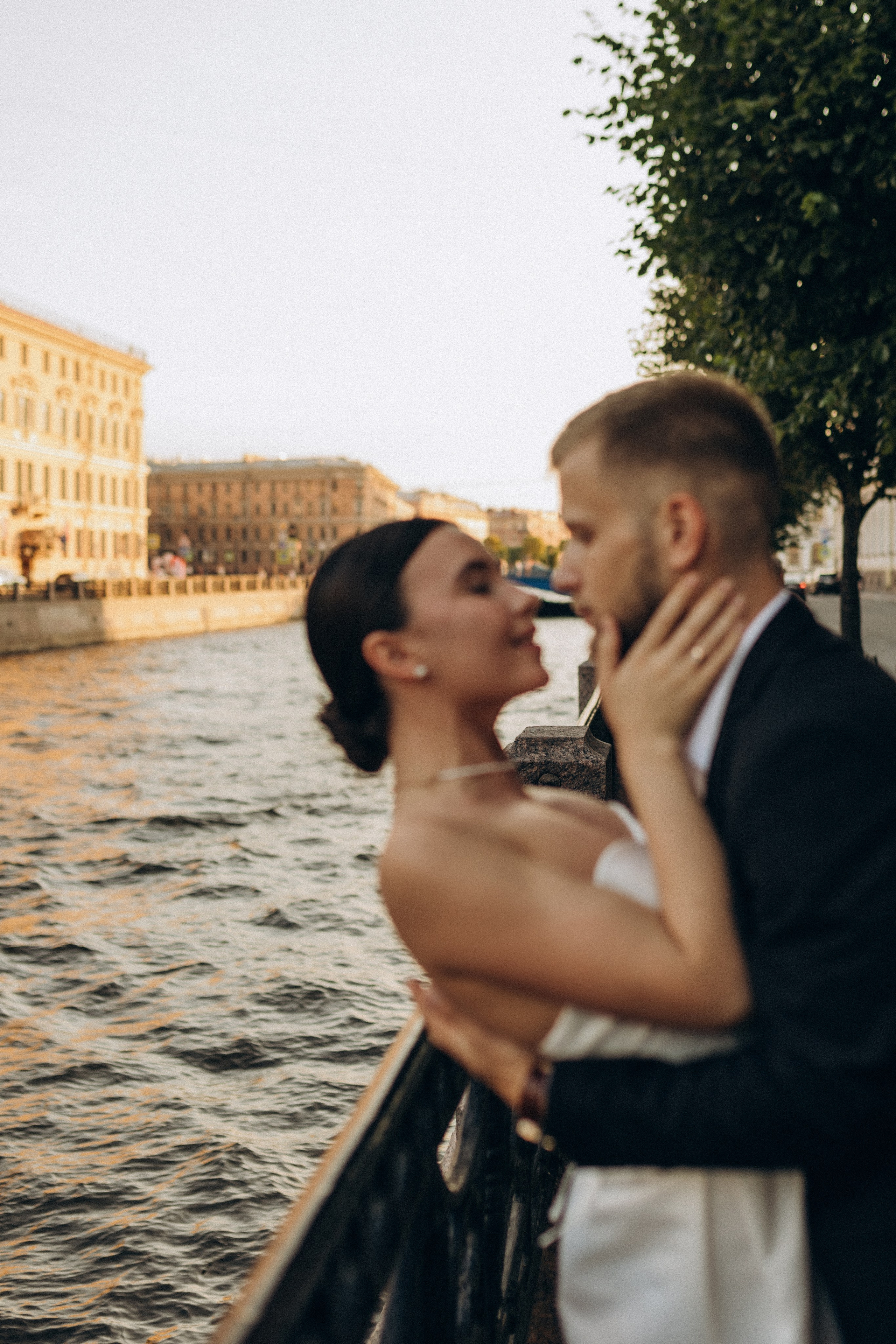 Костя и Лиза|прогулка + катер. Свадебный и love story фотограф в Санкт-Петербурге