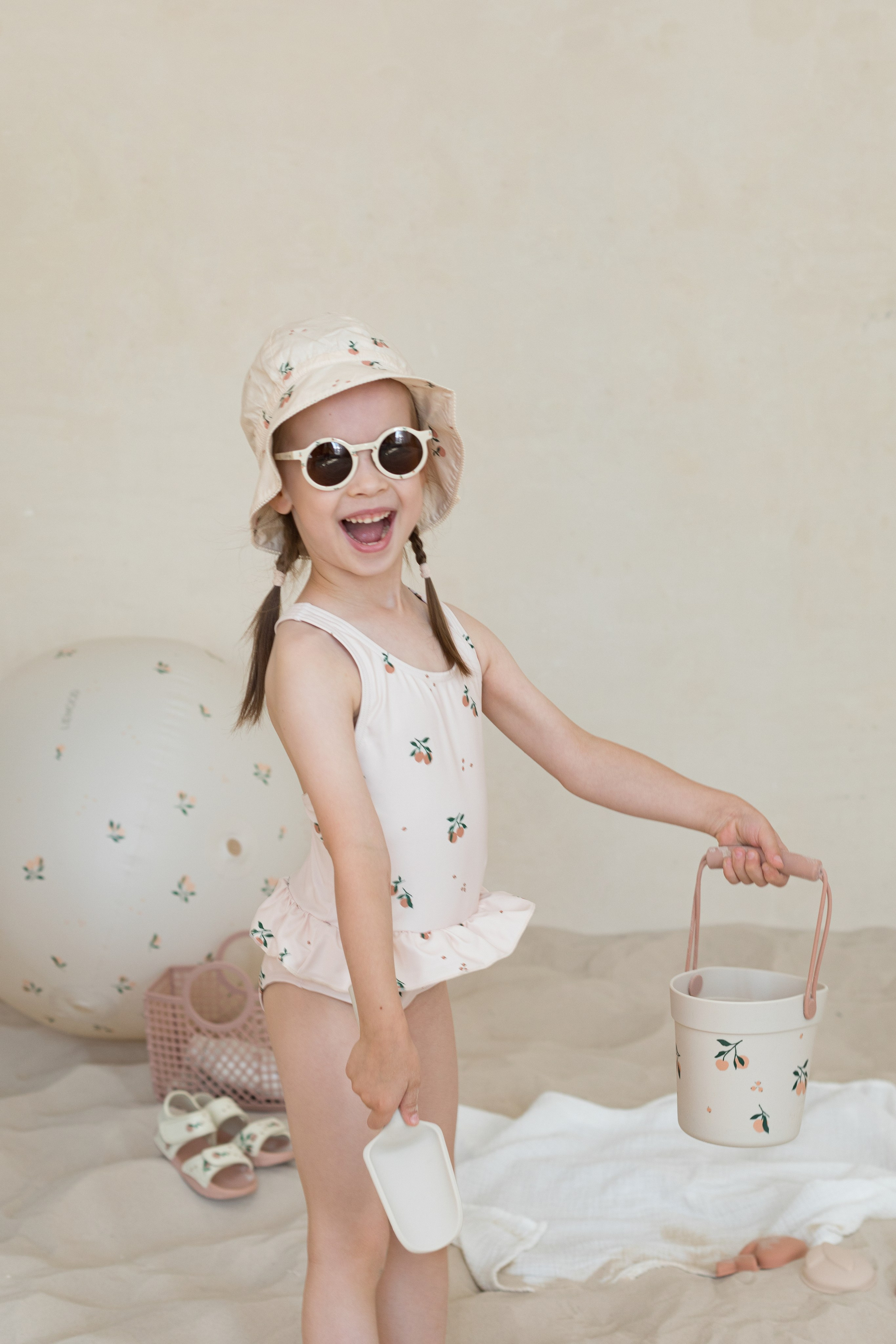 Фотосессия в песке для детского бренда. Детский и контент фотограф Надя Волкова Санкт-Петербург