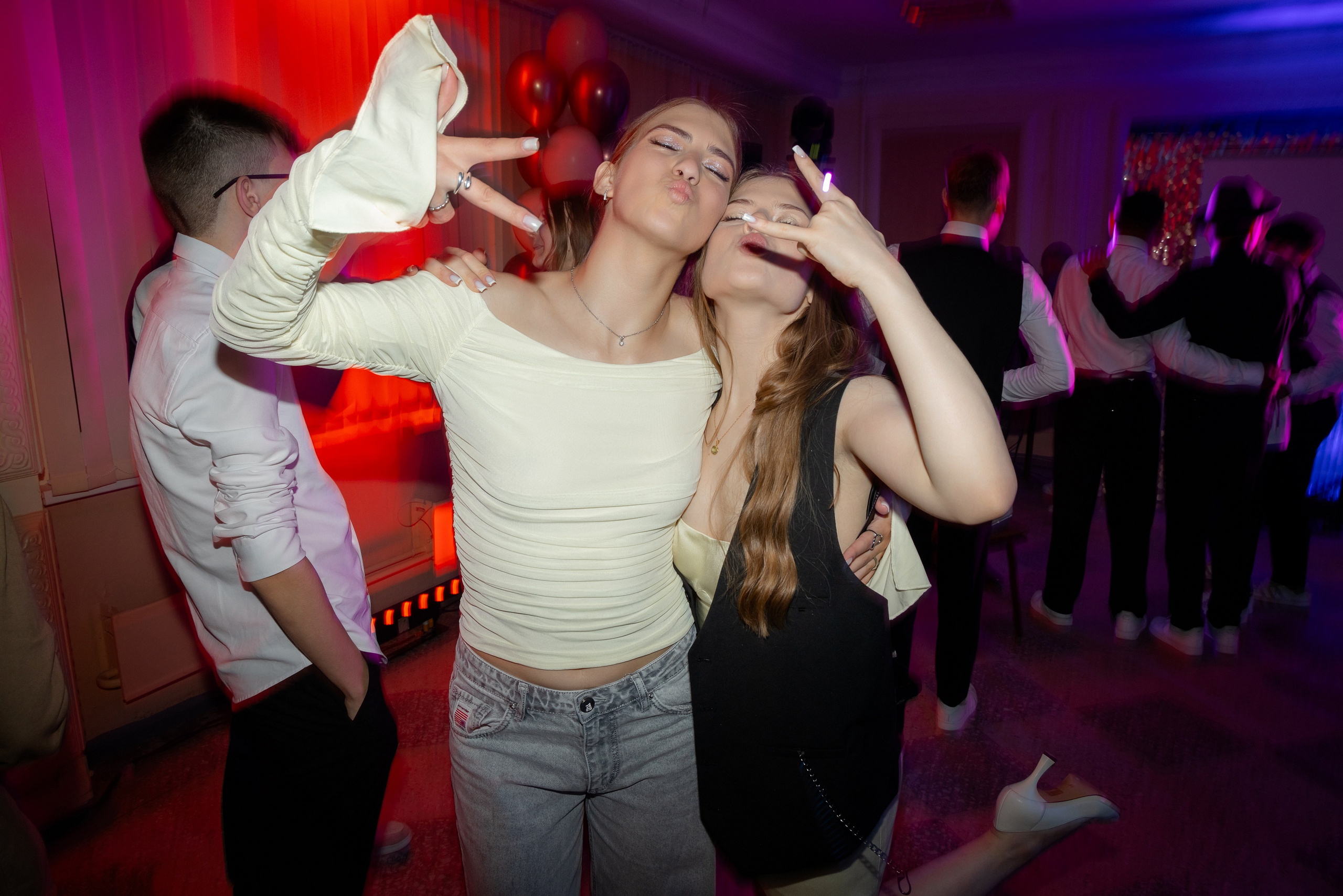 Школьный выпускной 2024 год в Соколе (Минск). Свадебный фотограф в Минске/Беларуси Сергей Спиридонов