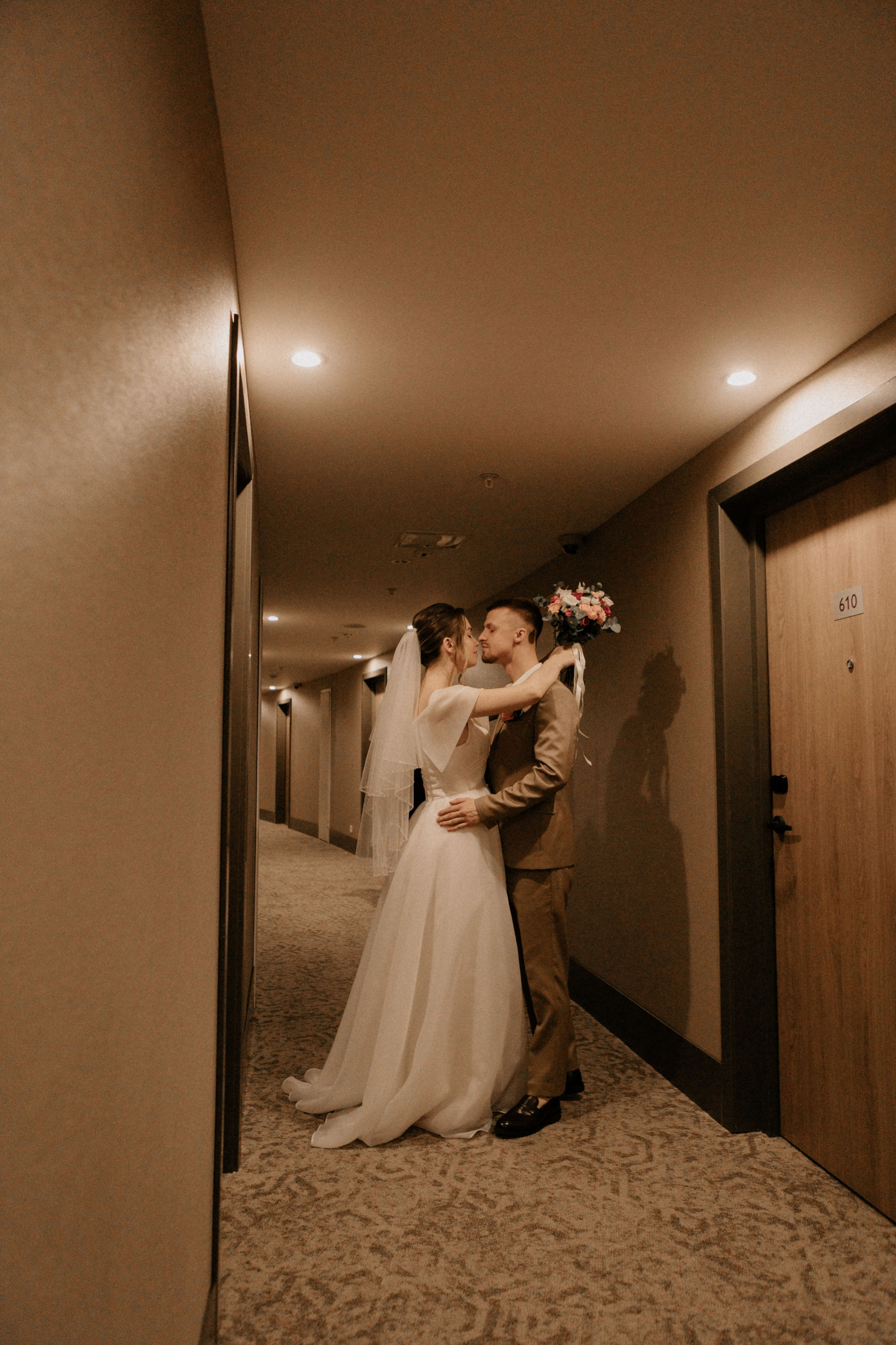 Ксюша и Илья. Утро в отеле роспись в Birds. Свадебный и портретный фотограф в Москве Анастасия Масюк