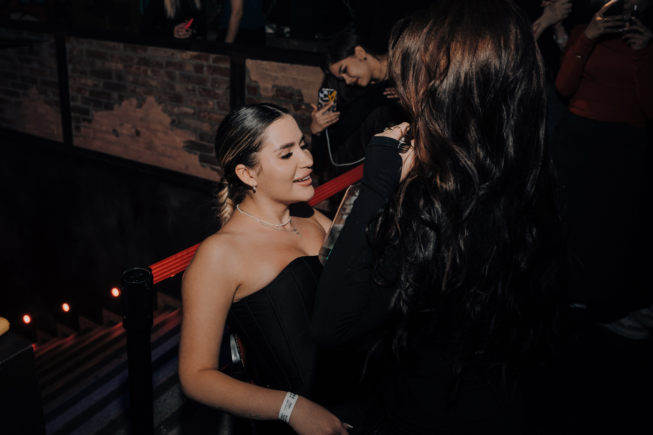 20 ЛЕТ МЕГАПОЛИС ЧЕЛЯБИНСК ХЕДЛАЙНЕР ЕЛКА. Репортажный фотограф Зуев Роман г. Челябинск