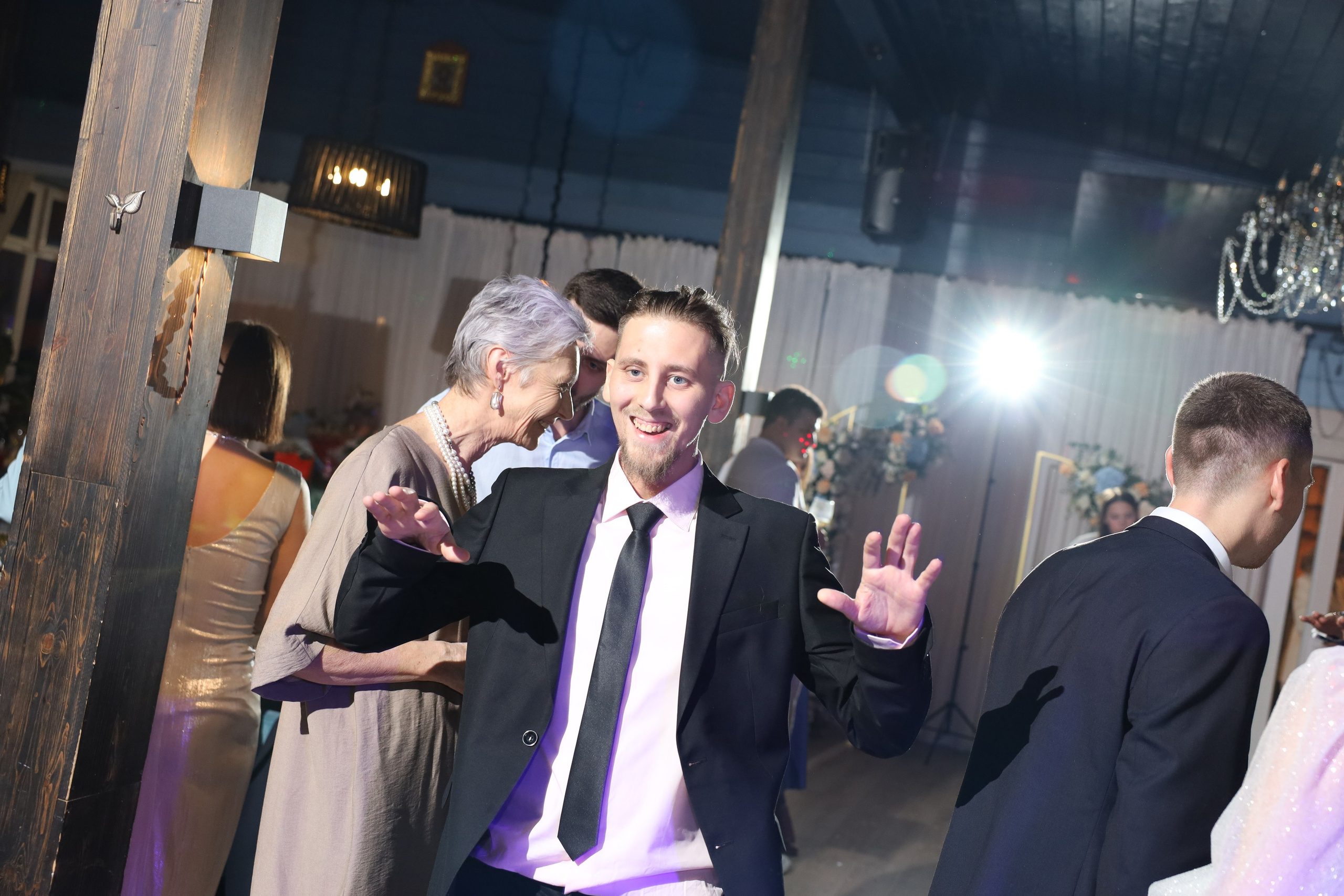 𝒜𝓇𝓉𝑒𝓂 & 𝐿𝓎𝓊𝓈𝓎𝒶 (𝓇𝑒𝓈𝓉𝒶𝓊𝓇𝒶𝓃𝓉). 𝑀𝑜𝓈𝒸𝑜𝓌. Свадебный фотограф в Санкт-Петербурге