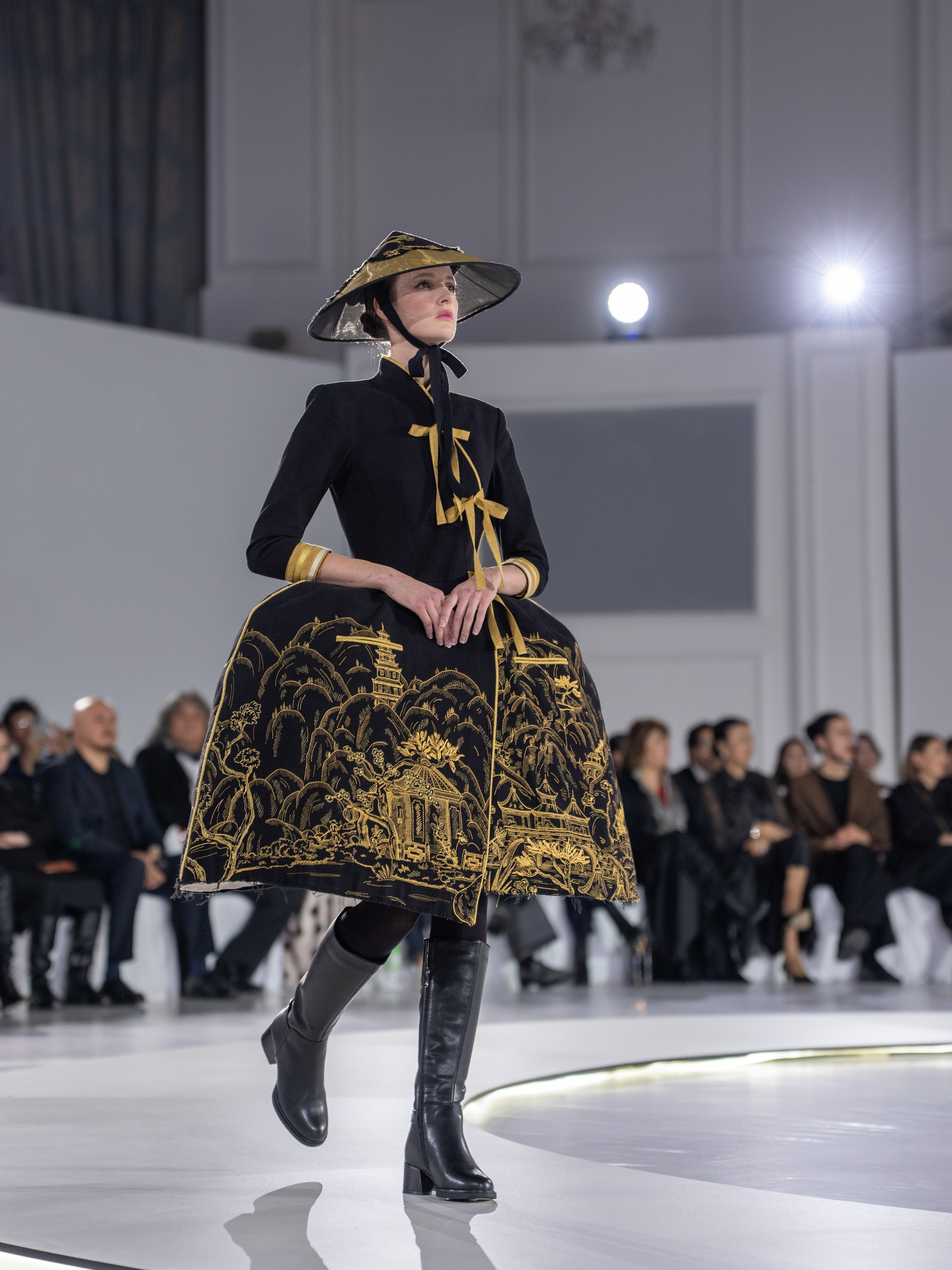 Дизайнер Stas Lopatkin. Сайт Алматинского НЮ АРТ, будуар и фэшн фотографа Дениса Карпенко