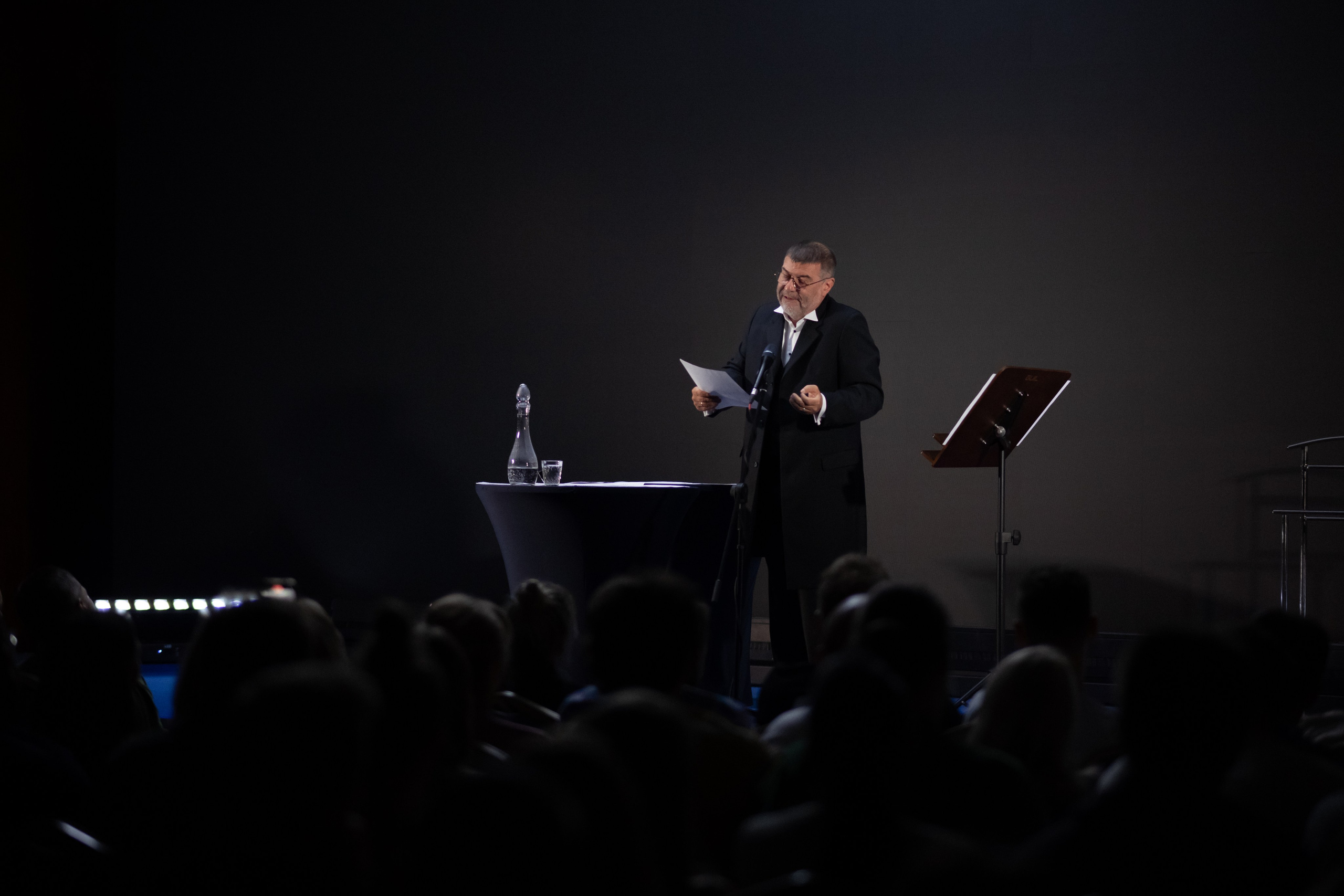 ЕВГЕНИЙ ГРИШКОВЕЦ [СПЕКТАКЛЬ]. Арина Тамочкина. Фотограф Краснодарю