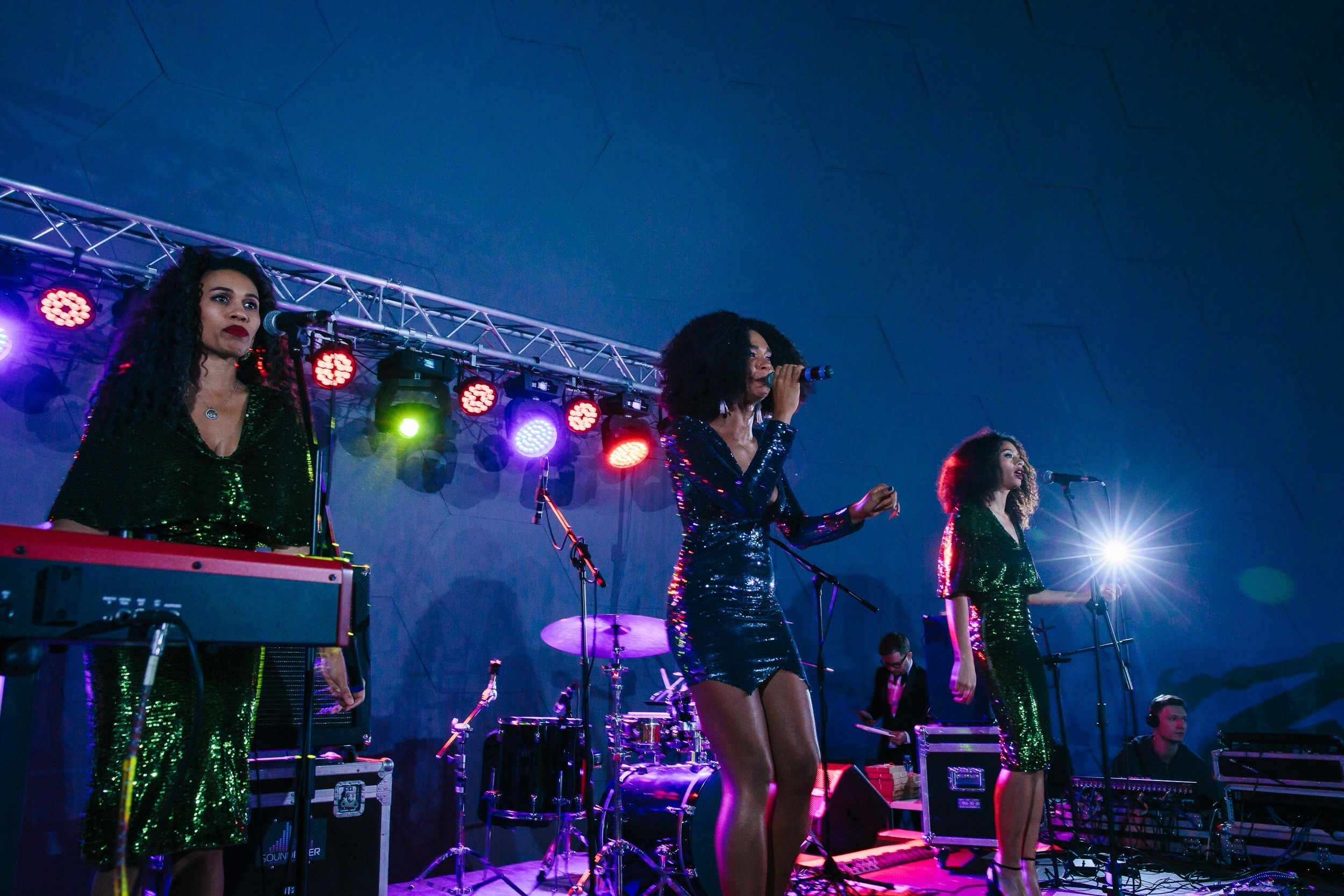 Фотография корпоратив новогодний Планетарий №1  кавер-шоу "Маори" Maori кавер группа