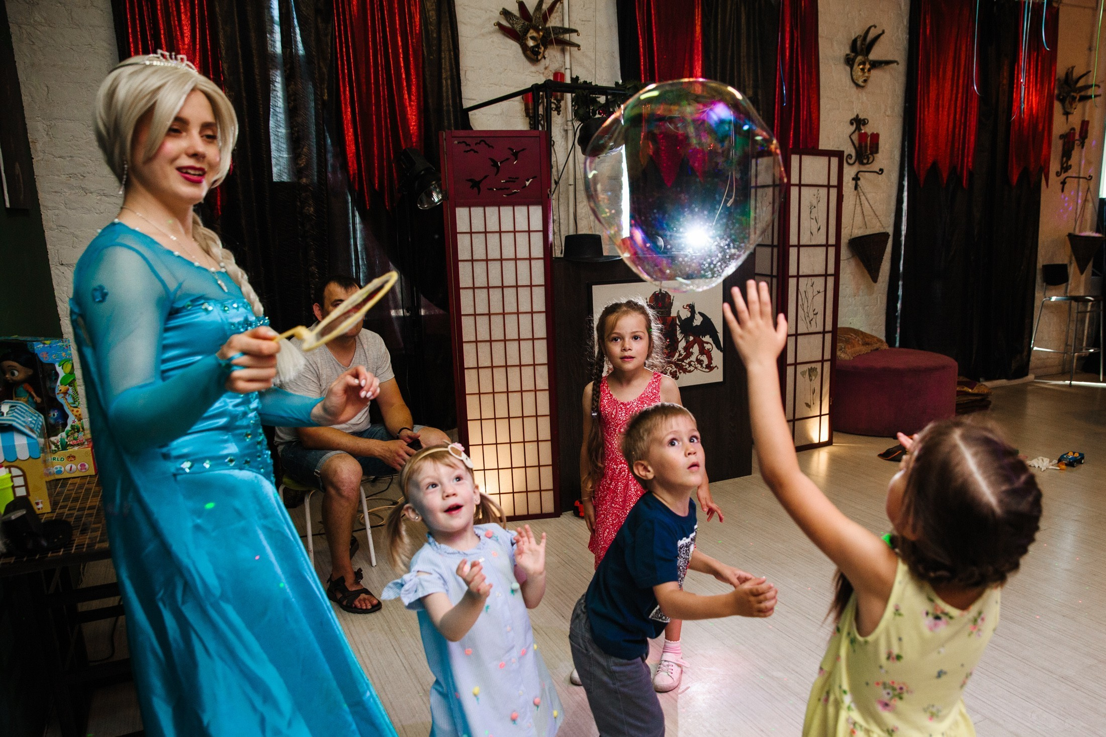 фотография детский день рождения ребенка аниматор холодное сердце эльза