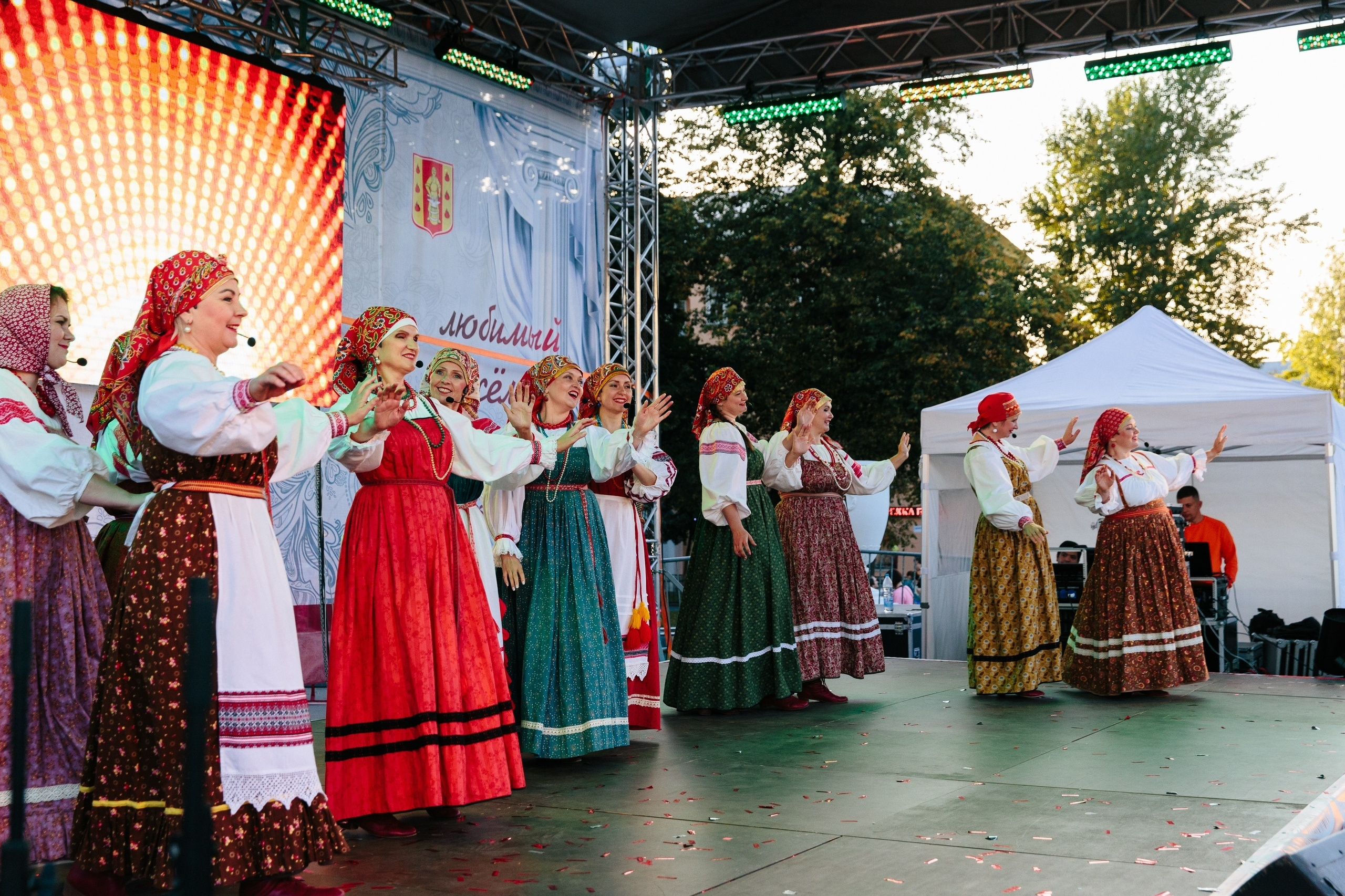Фотограф на корпоратив, мероприятие в Петербурге. Репортажная фотосъемка праздников и мероприятий в Санкт-Петербурге