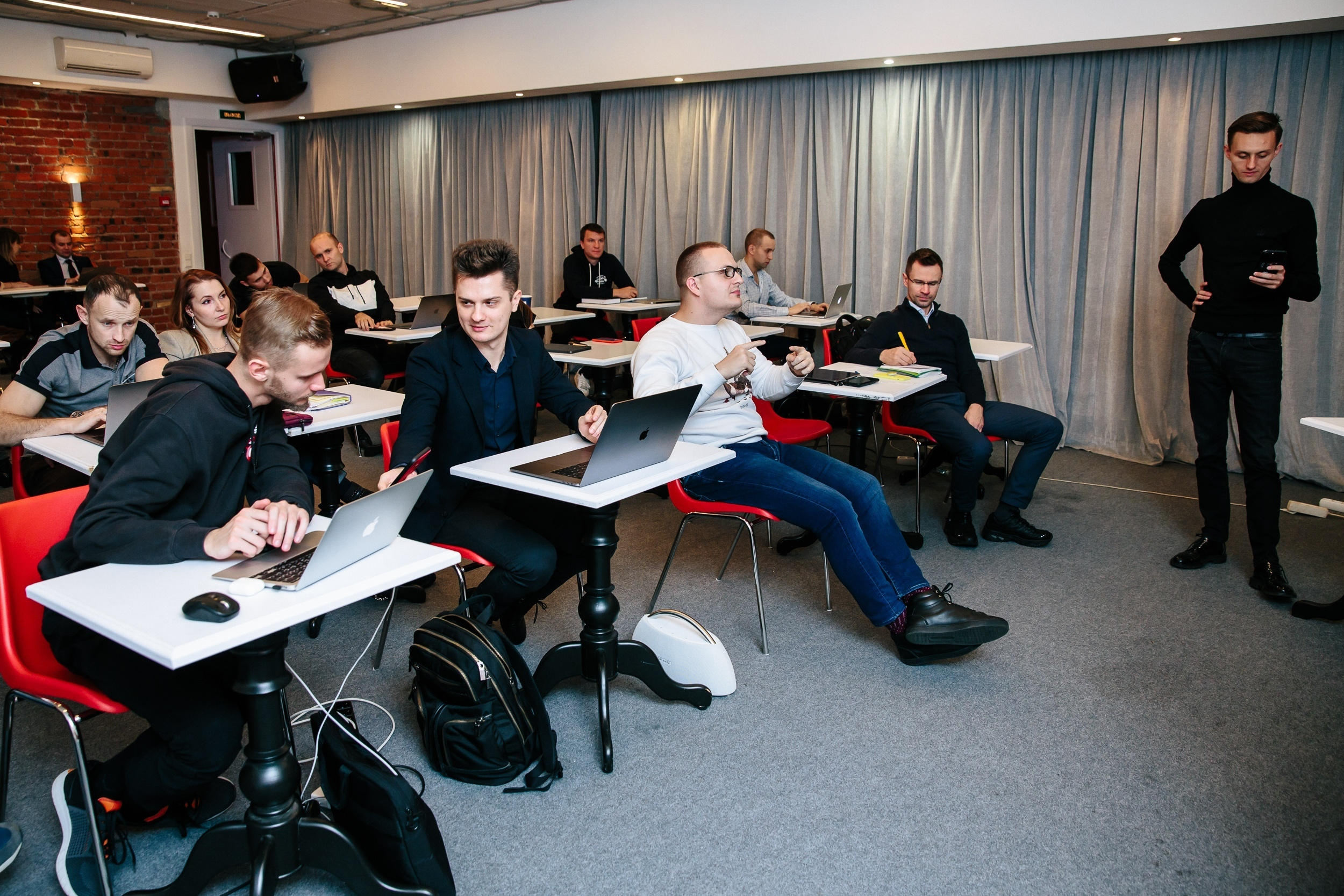 Фотограф на конференцию, тренинг, мастер-класс в СПб. Репортажная фотосъемка праздников и мероприятий в Санкт-Петербурге