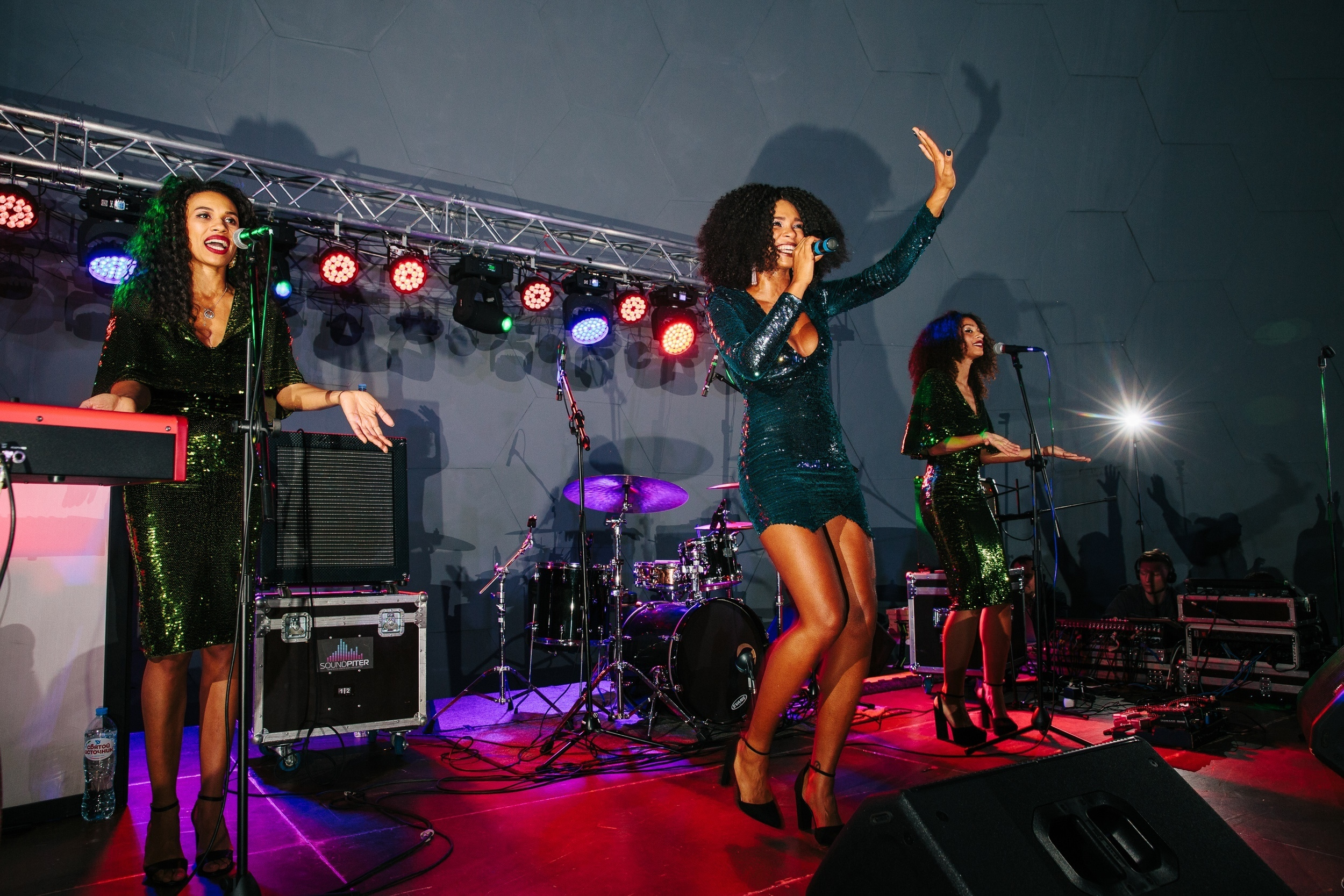 Фотография корпоратив новогодний Планетарий №1  кавер-шоу "Маори" Maori кавер группа