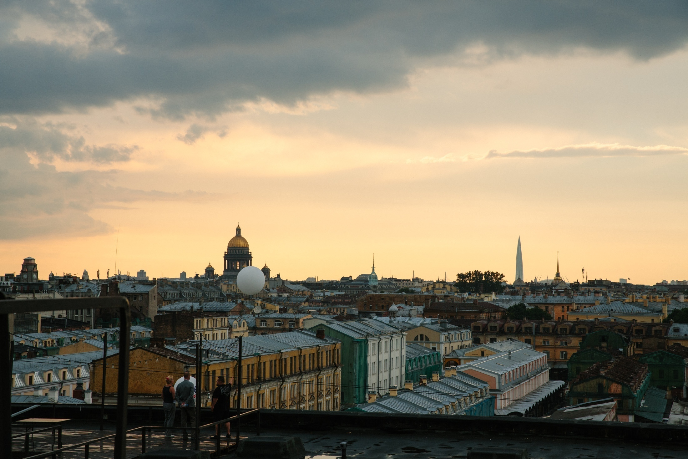 Вид с крыши Петербург перед грозой