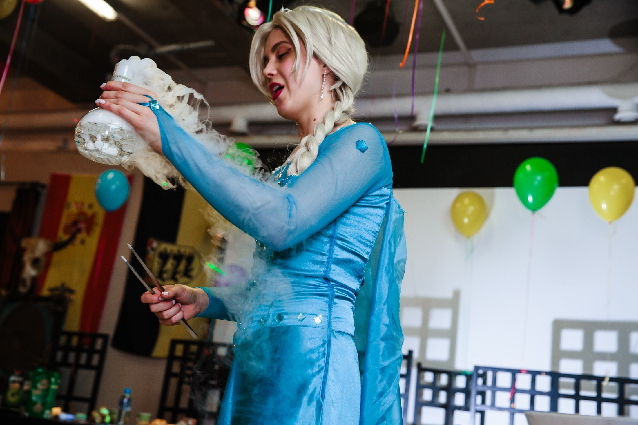 фотография детский день рождения ребенка аниматор холодное сердце эльза научное шоу сухой лед