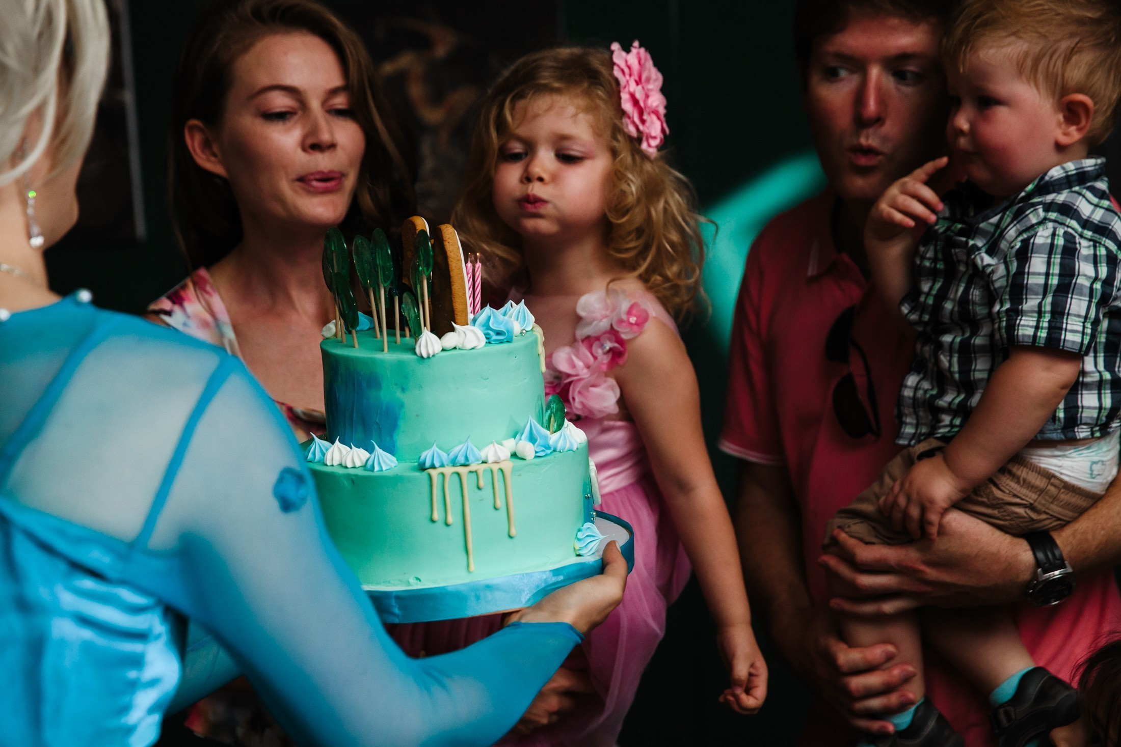 фотография детский день рождения ребенка аниматор холодное сердце эльза торт