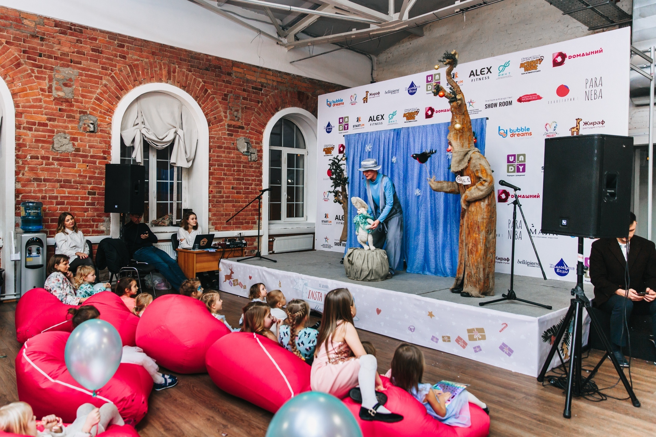 Фотография Инстамамас маркет Ткачи выставка товаров для мам и детей спектакль театр "Лунный слон"