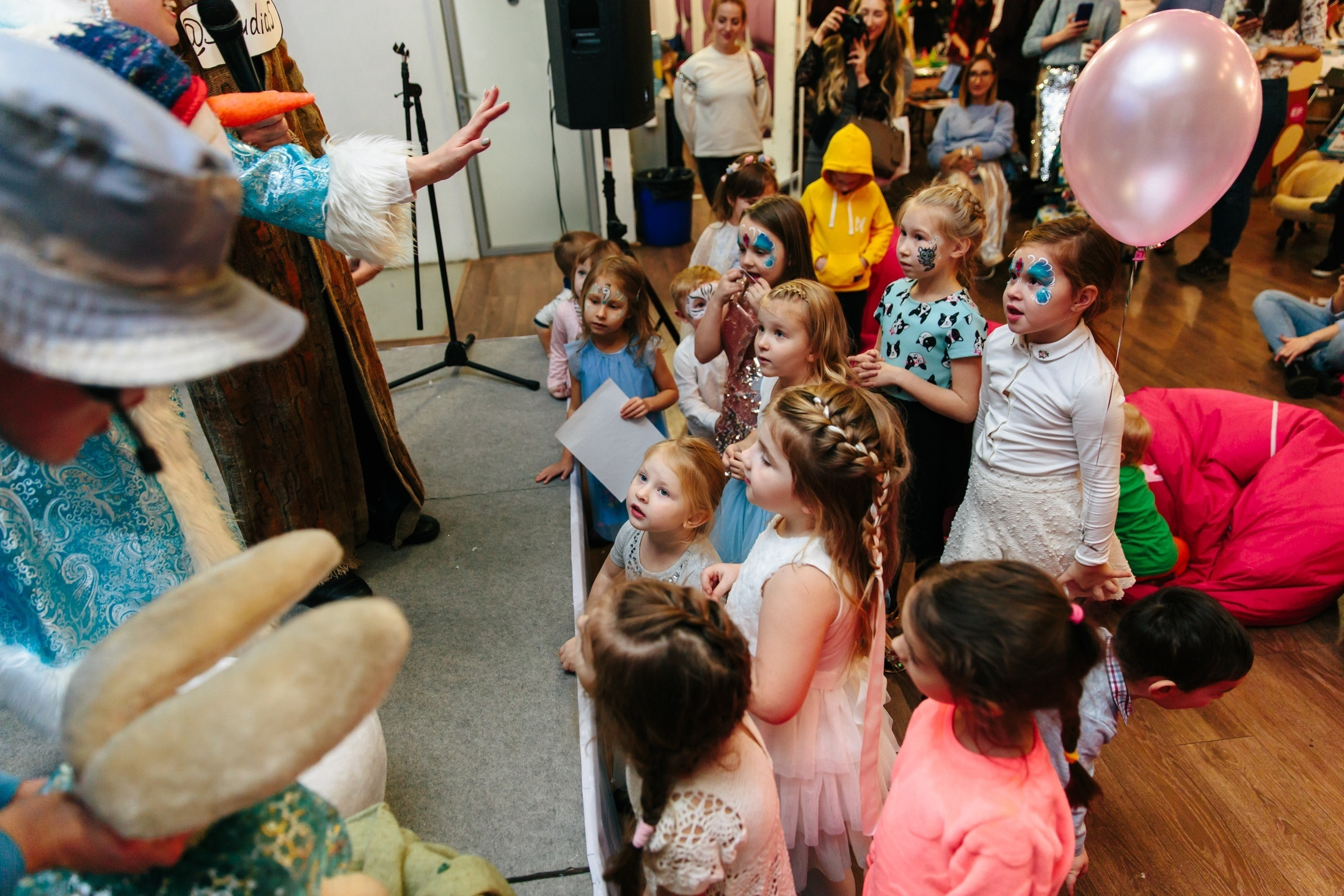 Фотография Инстамамас маркет Ткачи выставка товаров для мам и детей спектакль театр "Лунный слон"