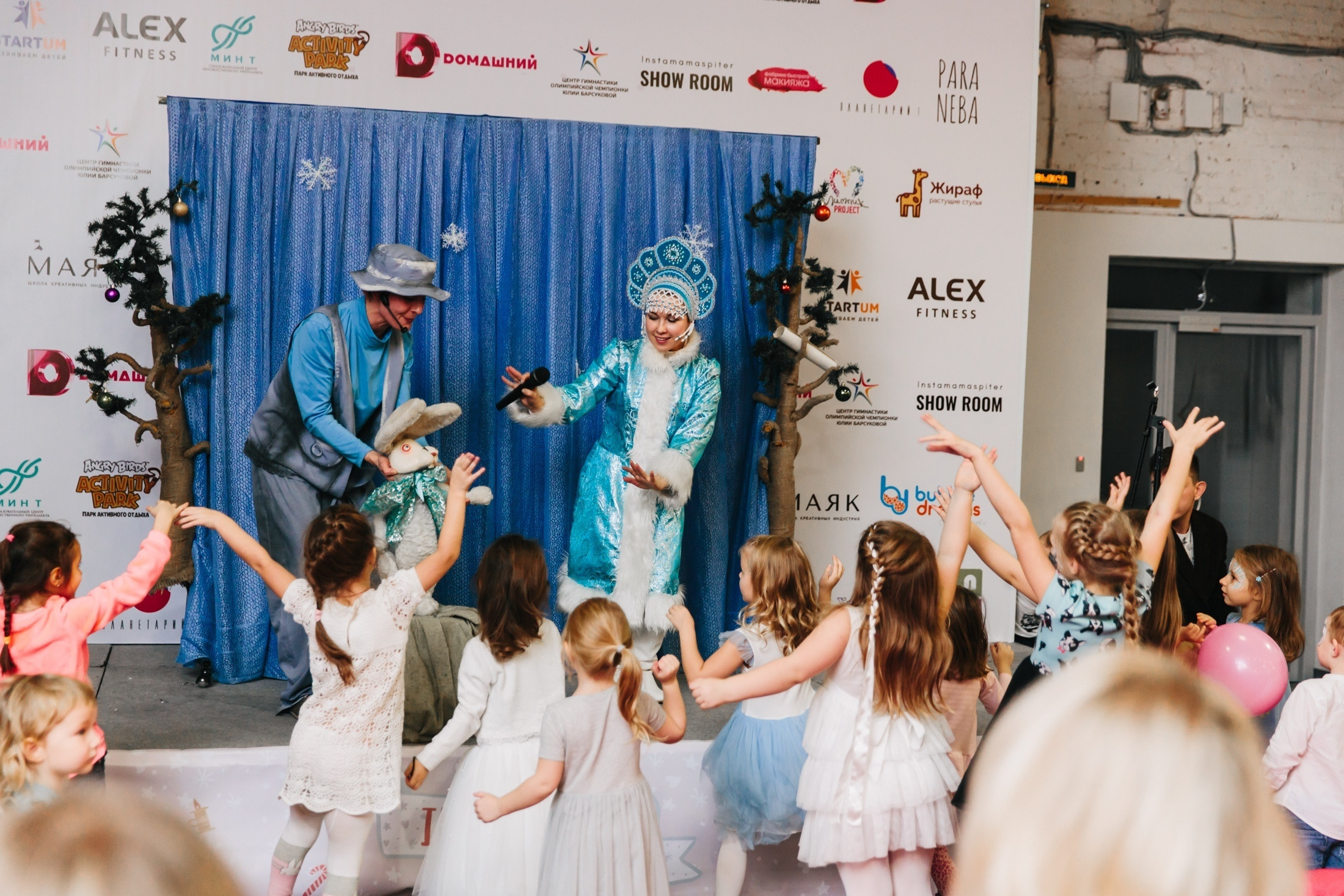 Фотография Инстамамас маркет Ткачи выставка товаров для мам и детей спектакль театр "Лунный слон"