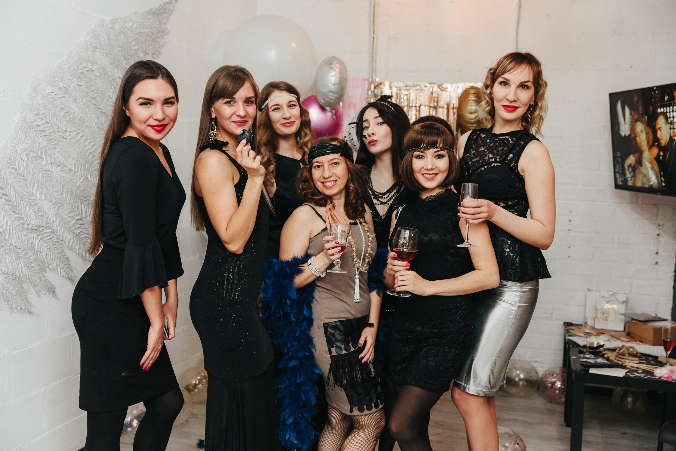 Фотография девичник вечеринка чикаго 20-х годов групповой портрет фотозона с шарами