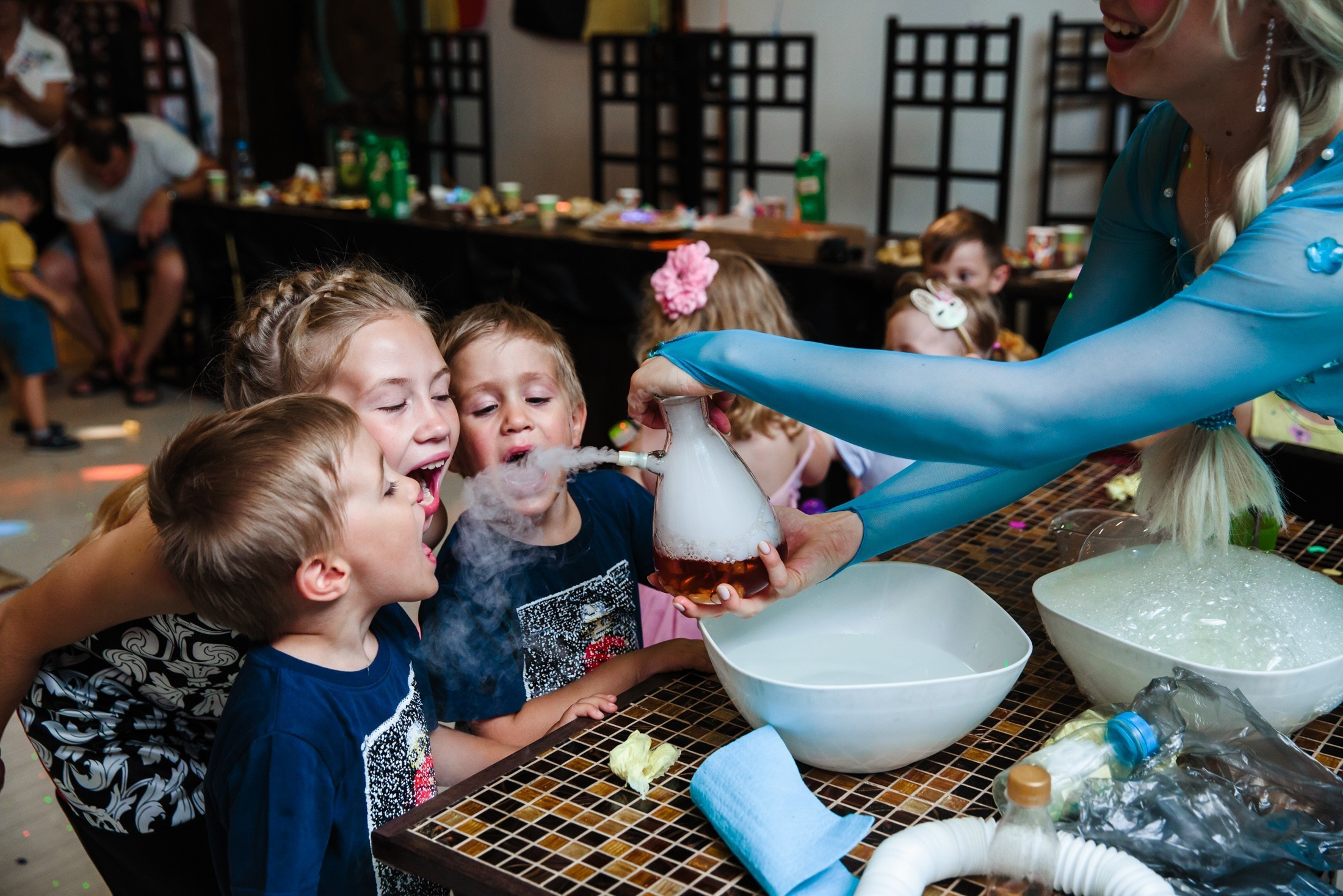 фотография детский день рождения ребенка аниматор холодное сердце эльза научное шоу сухой лед