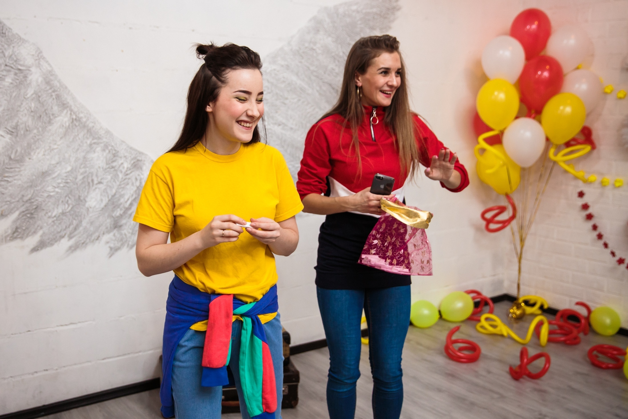 Фотография девичник вечеринка 90х годов фотозона с шарами