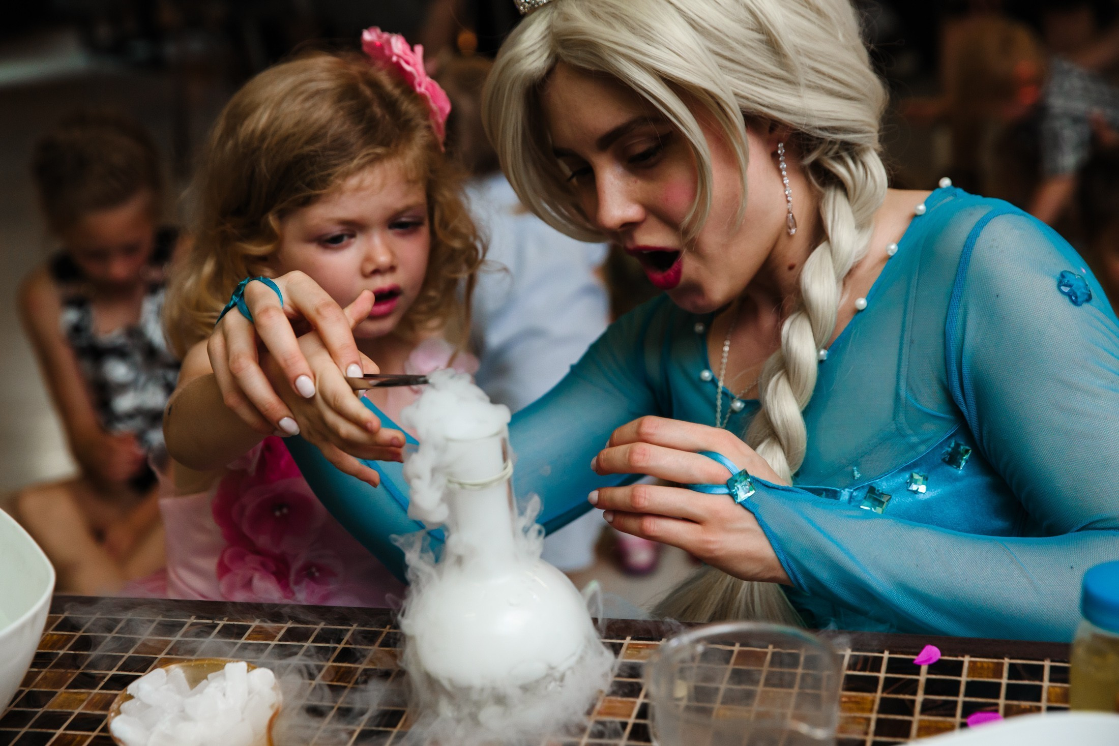 фотография детский день рождения ребенка аниматор холодное сердце эльза научное шоу сухой лед