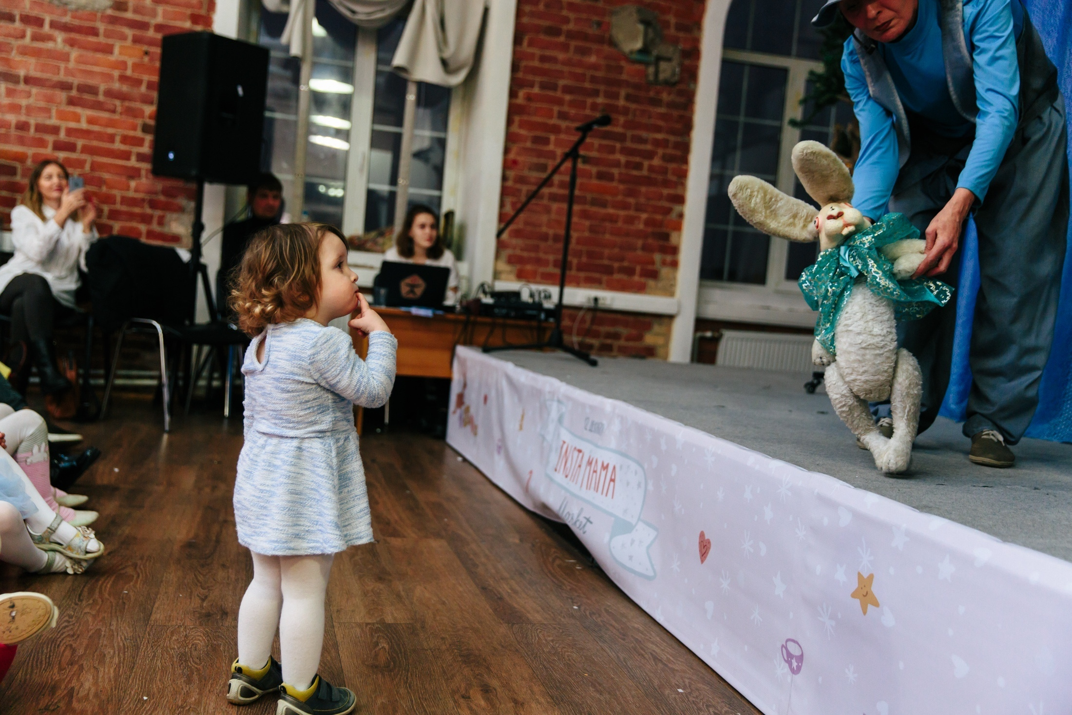 Фотография Инстамамас маркет Ткачи выставка товаров для мам и детей