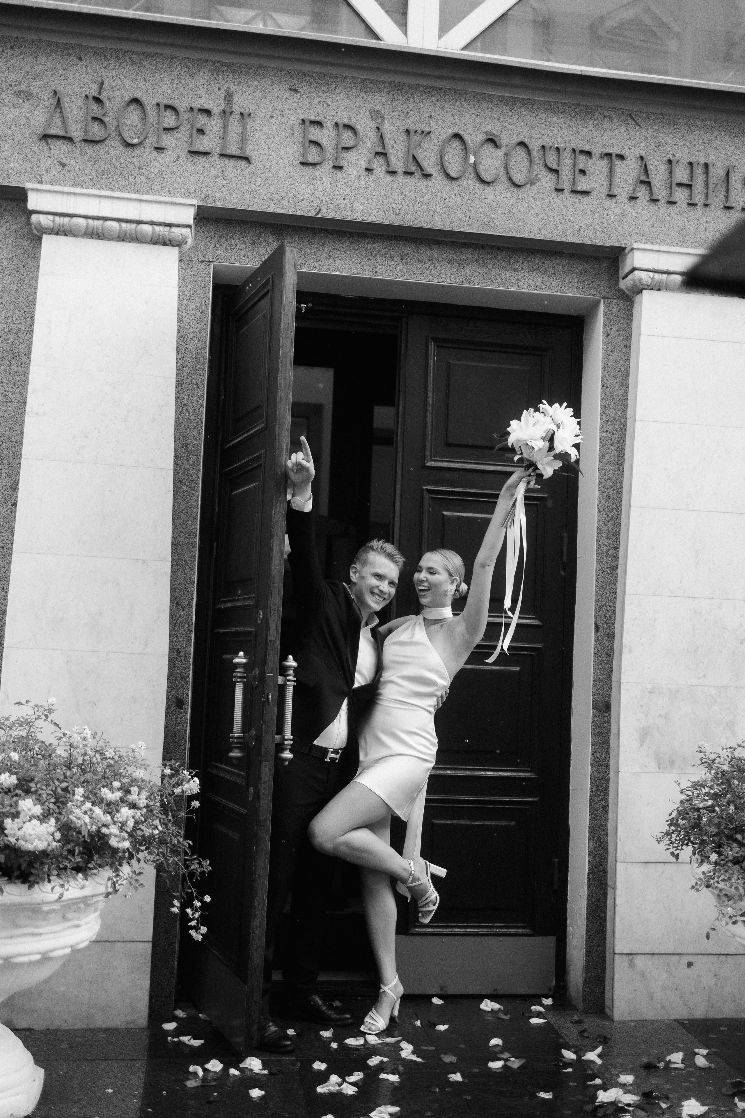 Никита и Арина, роспись в Грибоедовском загсе и ливень после. Свадебный и портретный фотограф в Москве Кристина Золотова