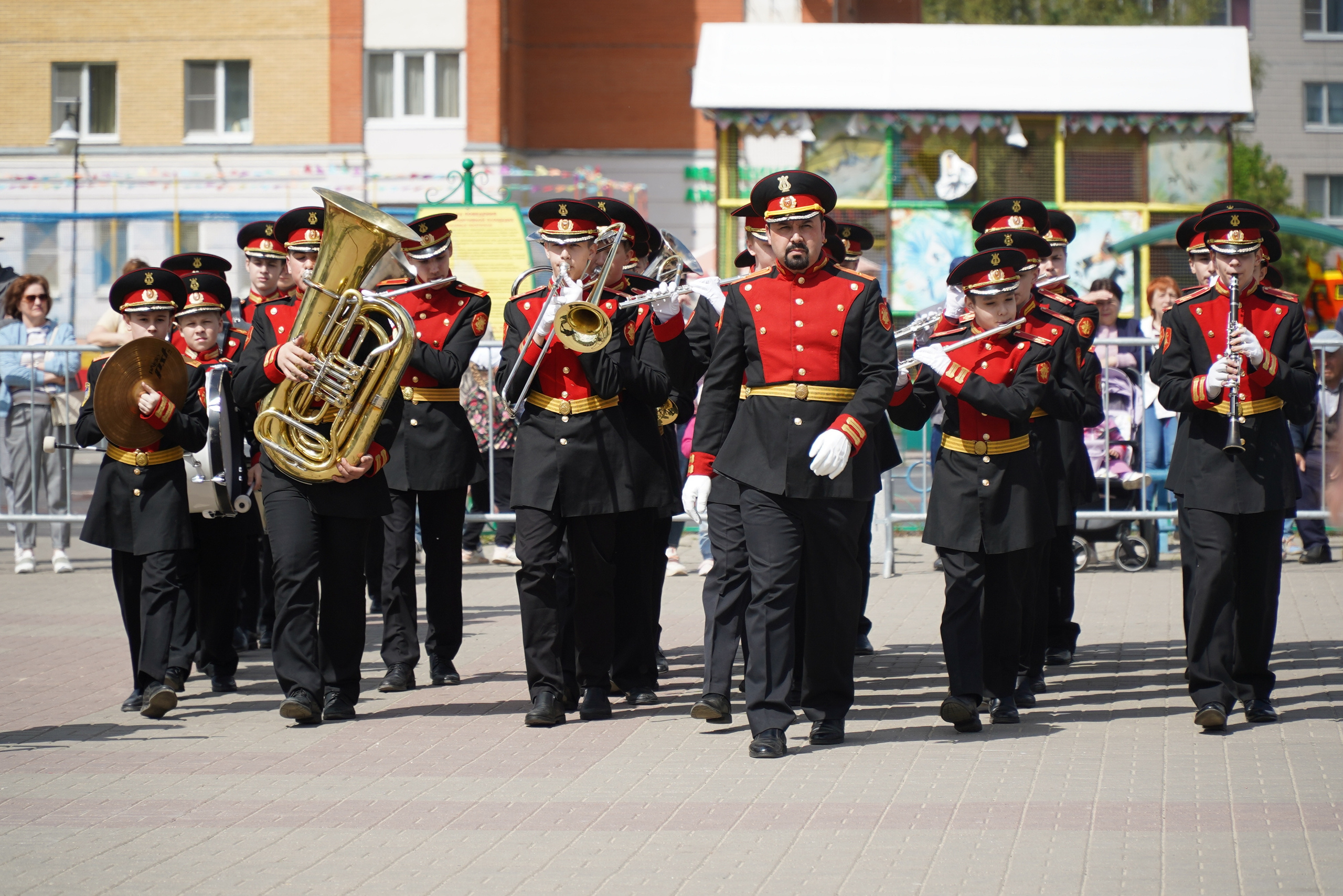 ВЫСТУПЛЕНИЕ ВОЕННОГО ОРКЕСТРА. Фотограф Наталья Погодина в г. Обнинске