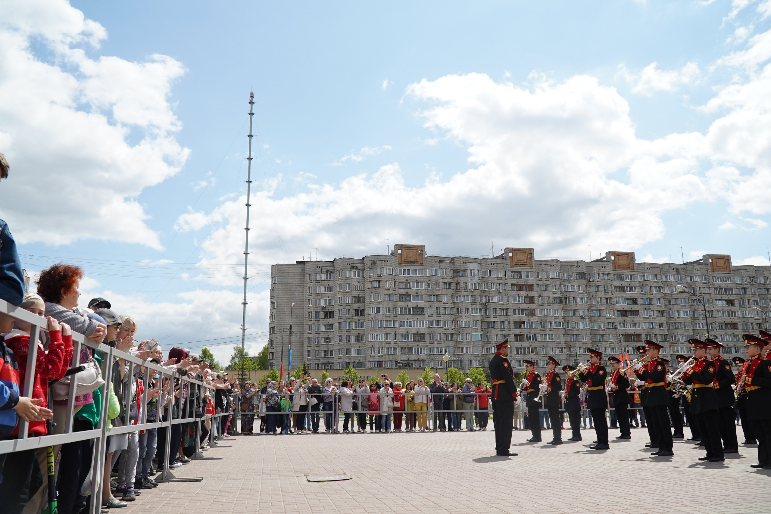 ВЫСТУПЛЕНИЕ ВОЕННОГО ОРКЕСТРА. Фотограф Наталья Погодина в г. Обнинске