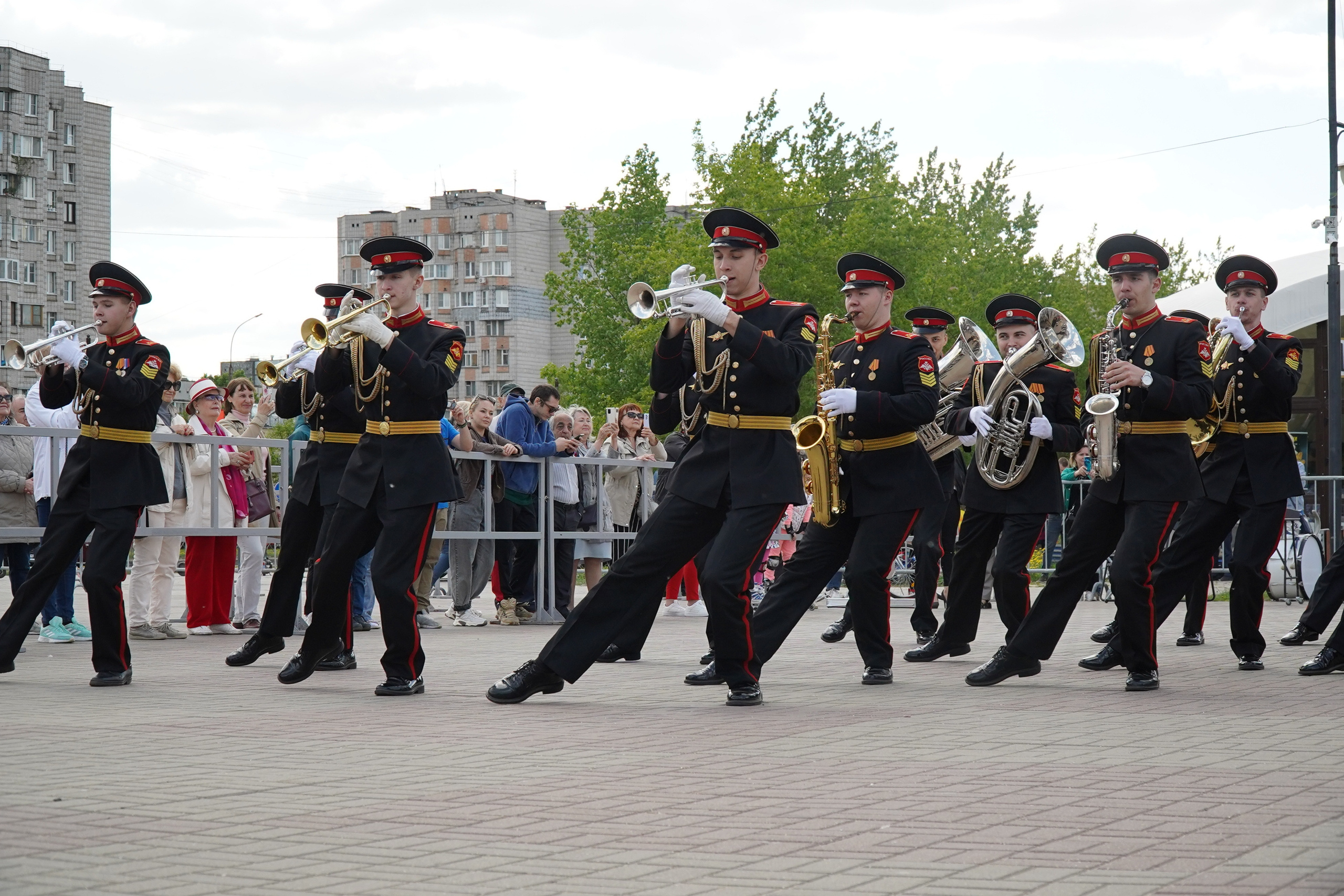 ВЫСТУПЛЕНИЕ ВОЕННОГО ОРКЕСТРА. Фотограф Наталья Погодина в г. Обнинске