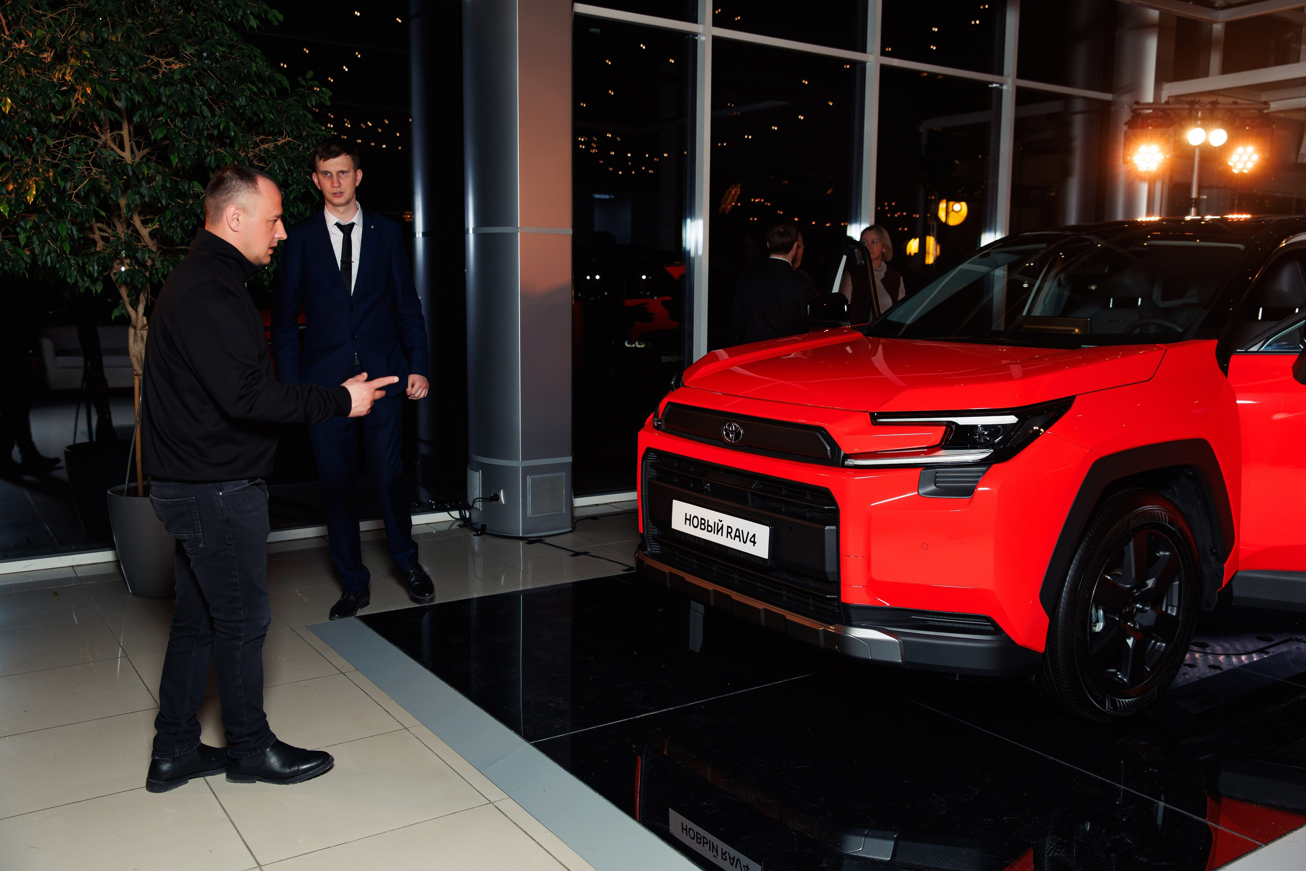 Презентация новой Toyota RAV4. Репортажный и свадебный фотограф в Уфе Павел Кожевников